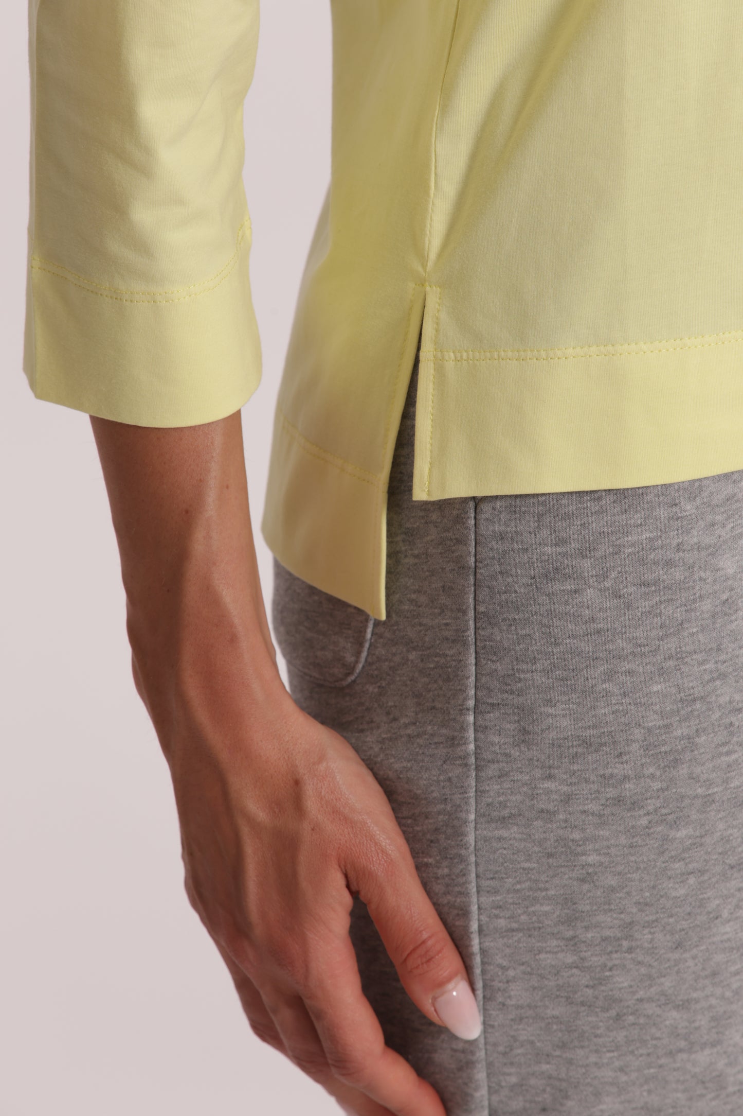 T-SHIRT BASIC CON RICAMO GATTO MANICHE LUNGHE