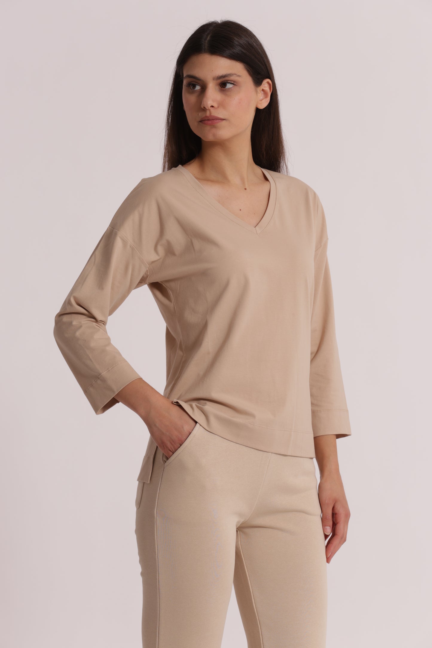 T-SHIRT BASIC CON RICAMO GATTO MANICHE LUNGHE