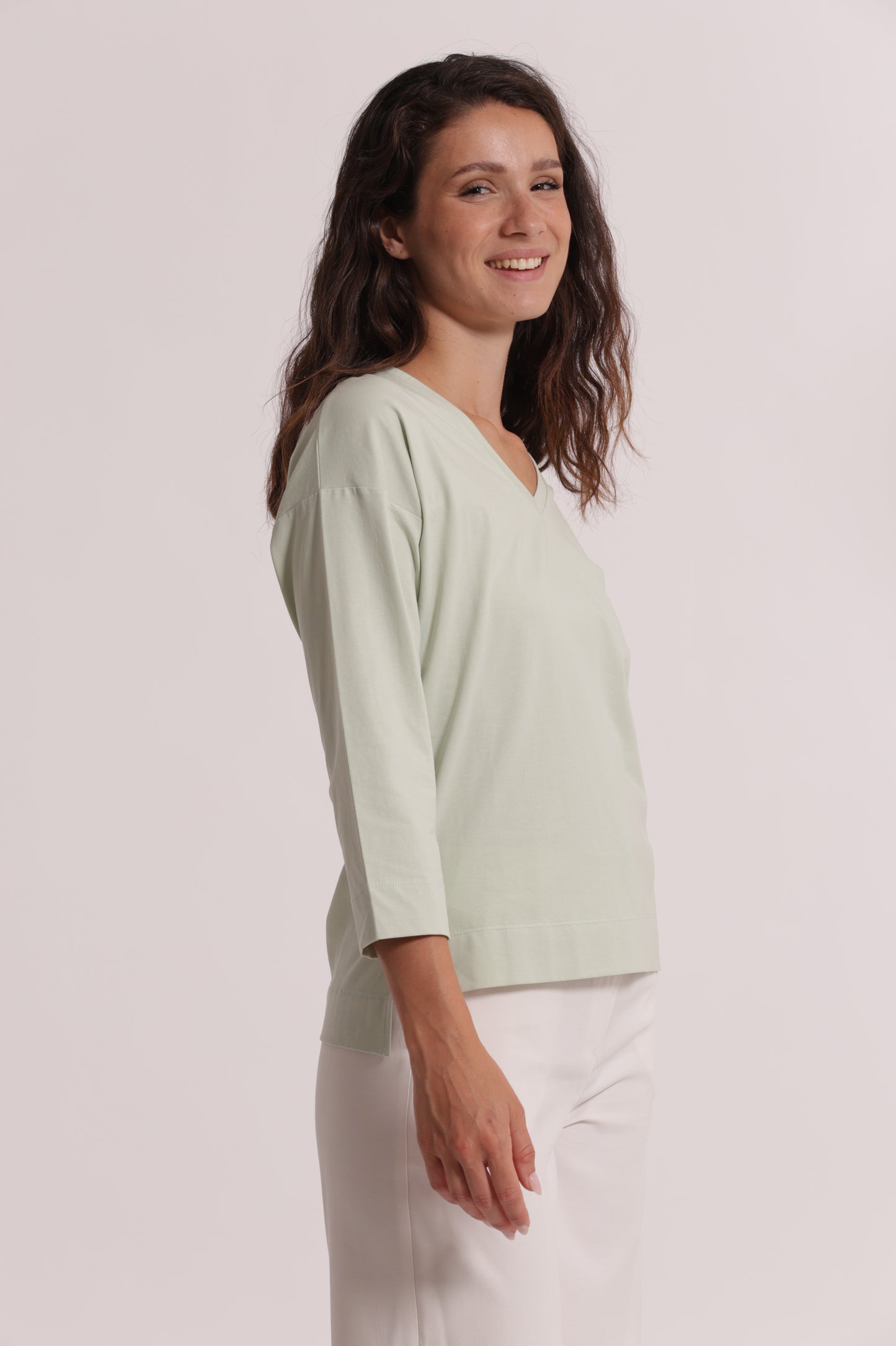 T-SHIRT BASIC CON RICAMO GATTO MANICHE LUNGHE