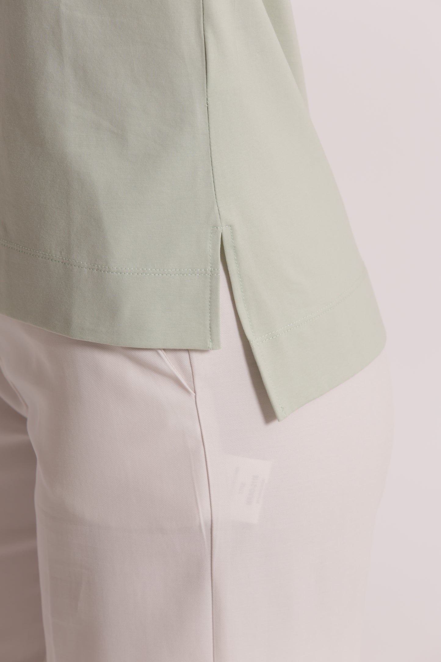 T-SHIRT BASIC CON RICAMO GATTO MANICHE LUNGHE