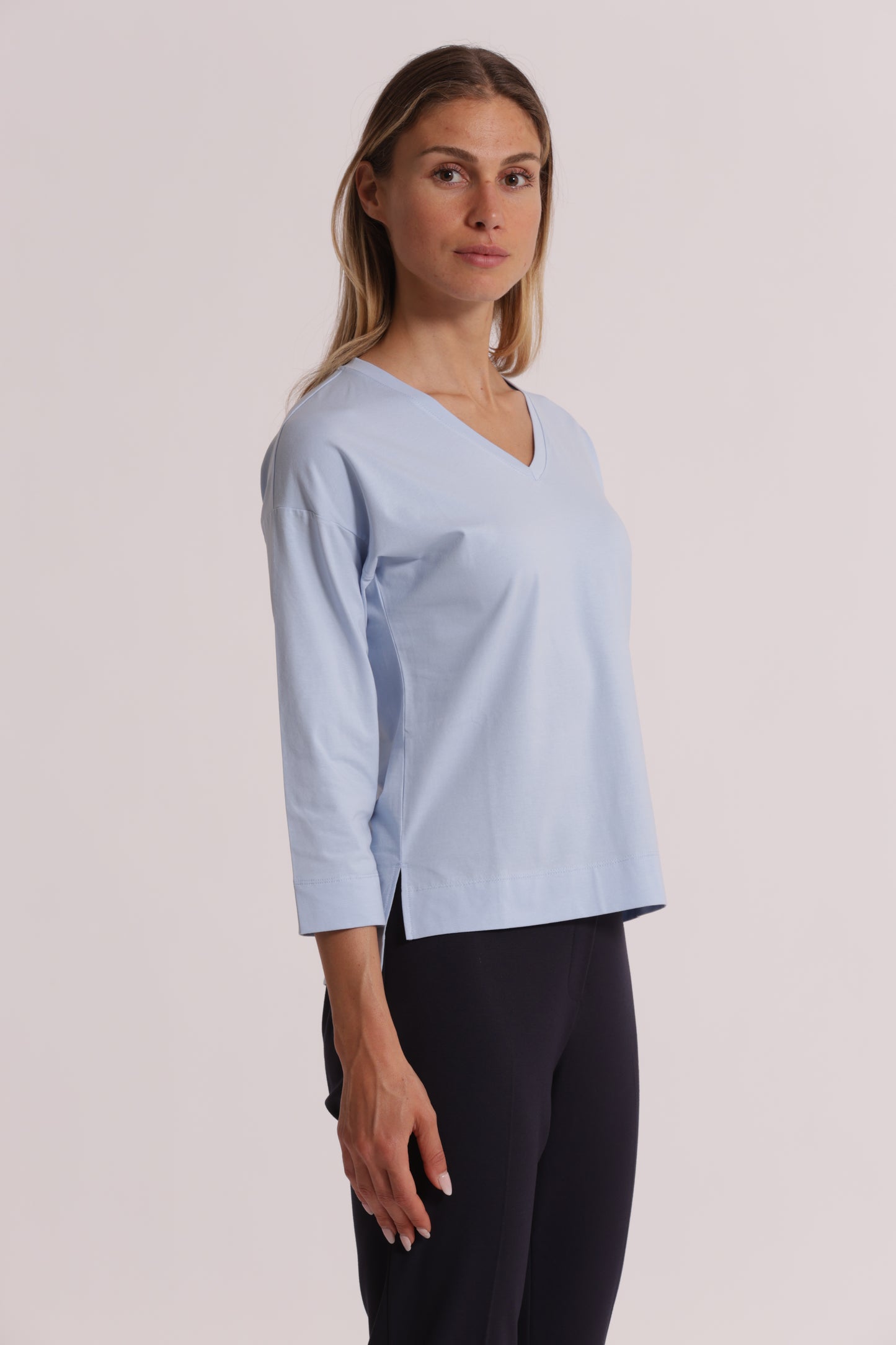 T-SHIRT BASIC CON RICAMO GATTO MANICHE LUNGHE