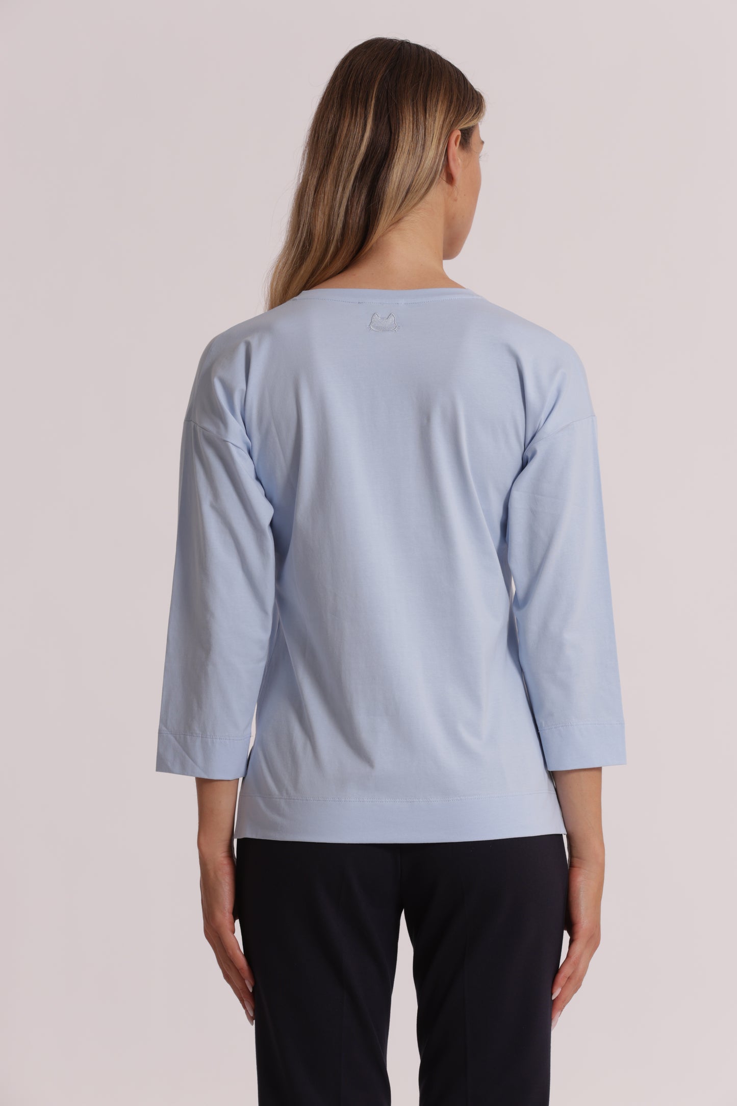 T-SHIRT BASIC CON RICAMO GATTO MANICHE LUNGHE