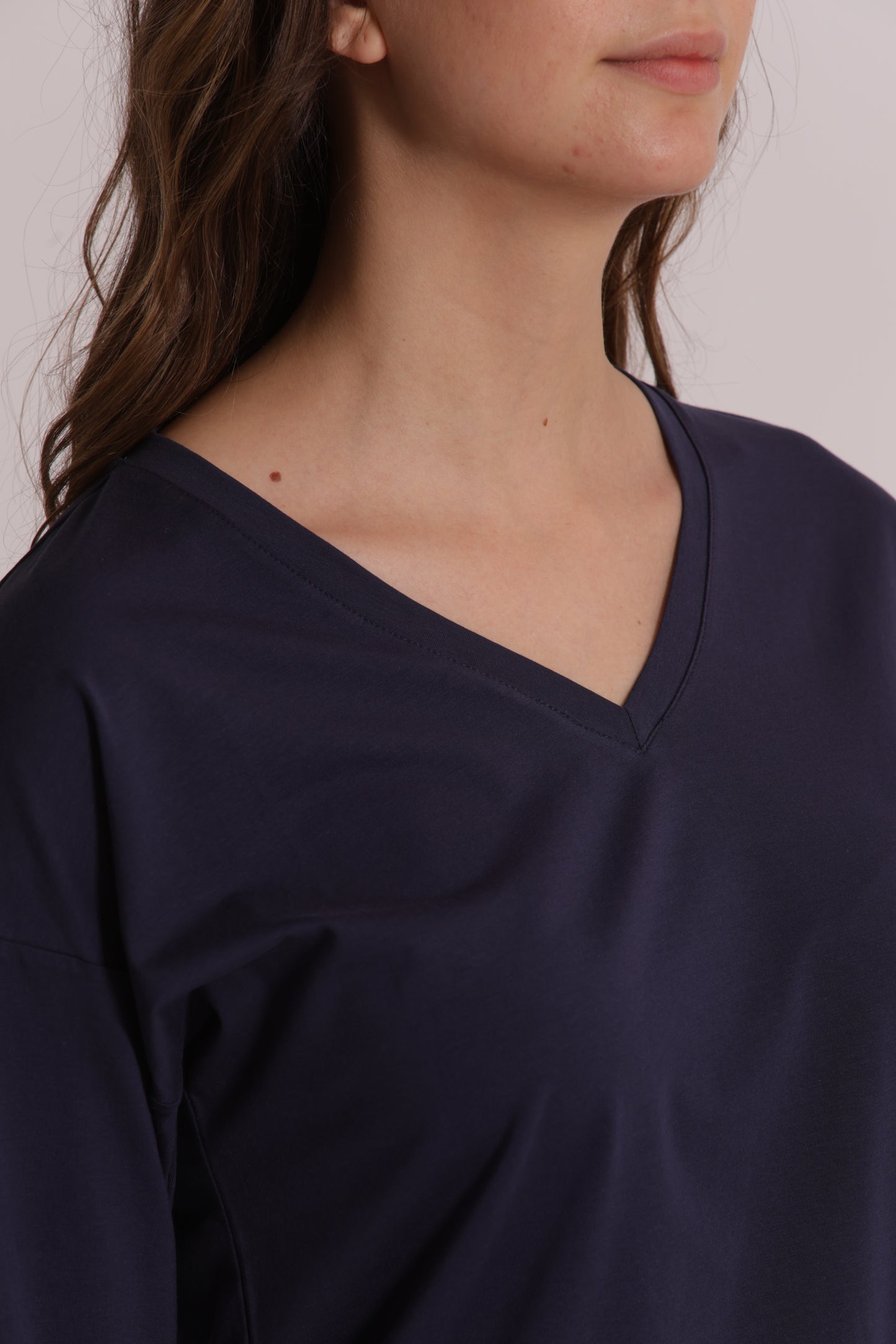 T-SHIRT BASIC CON RICAMO GATTO MANICHE LUNGHE