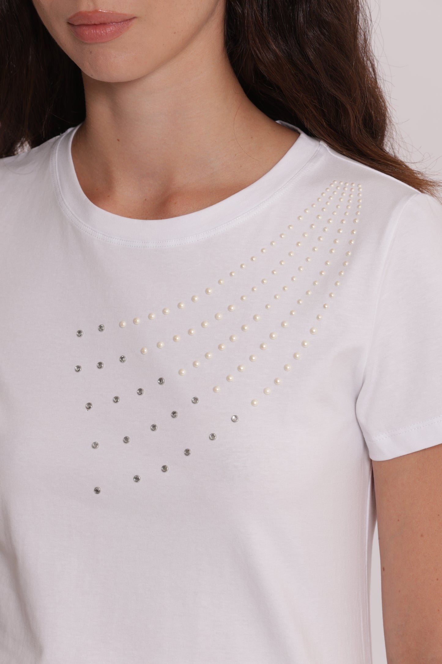 T-SHIRT MEZZE MANICHE CON BORCHIE FRONTALI