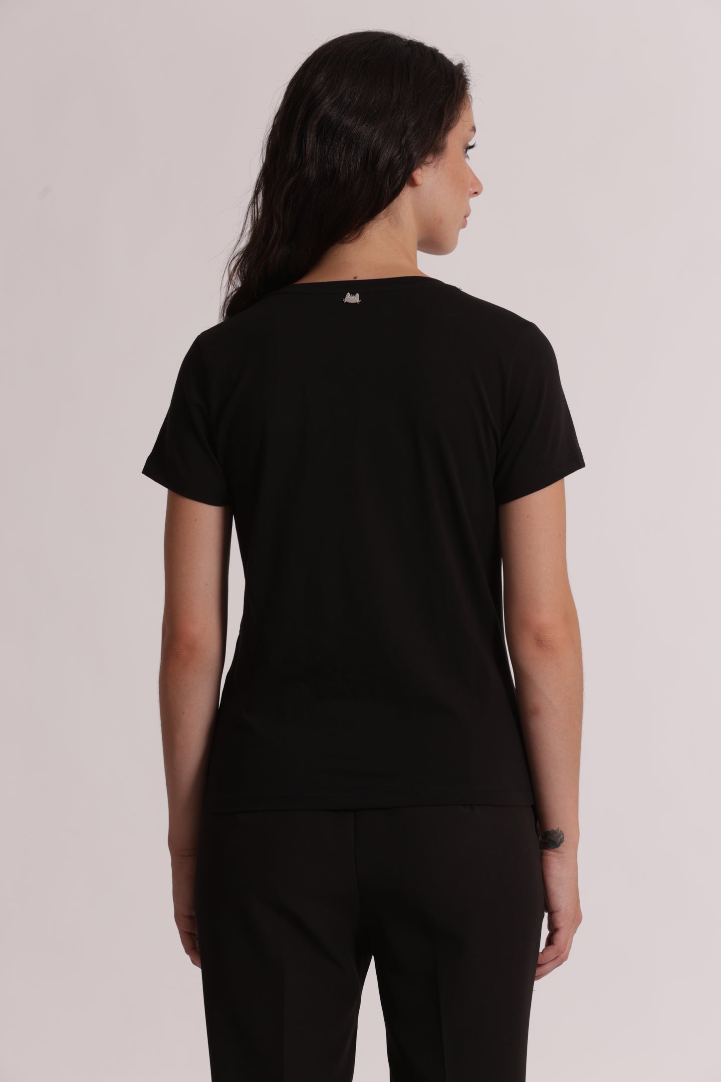 T-SHIRT MEZZE MANICHE CON BORCHIE FRONTALI