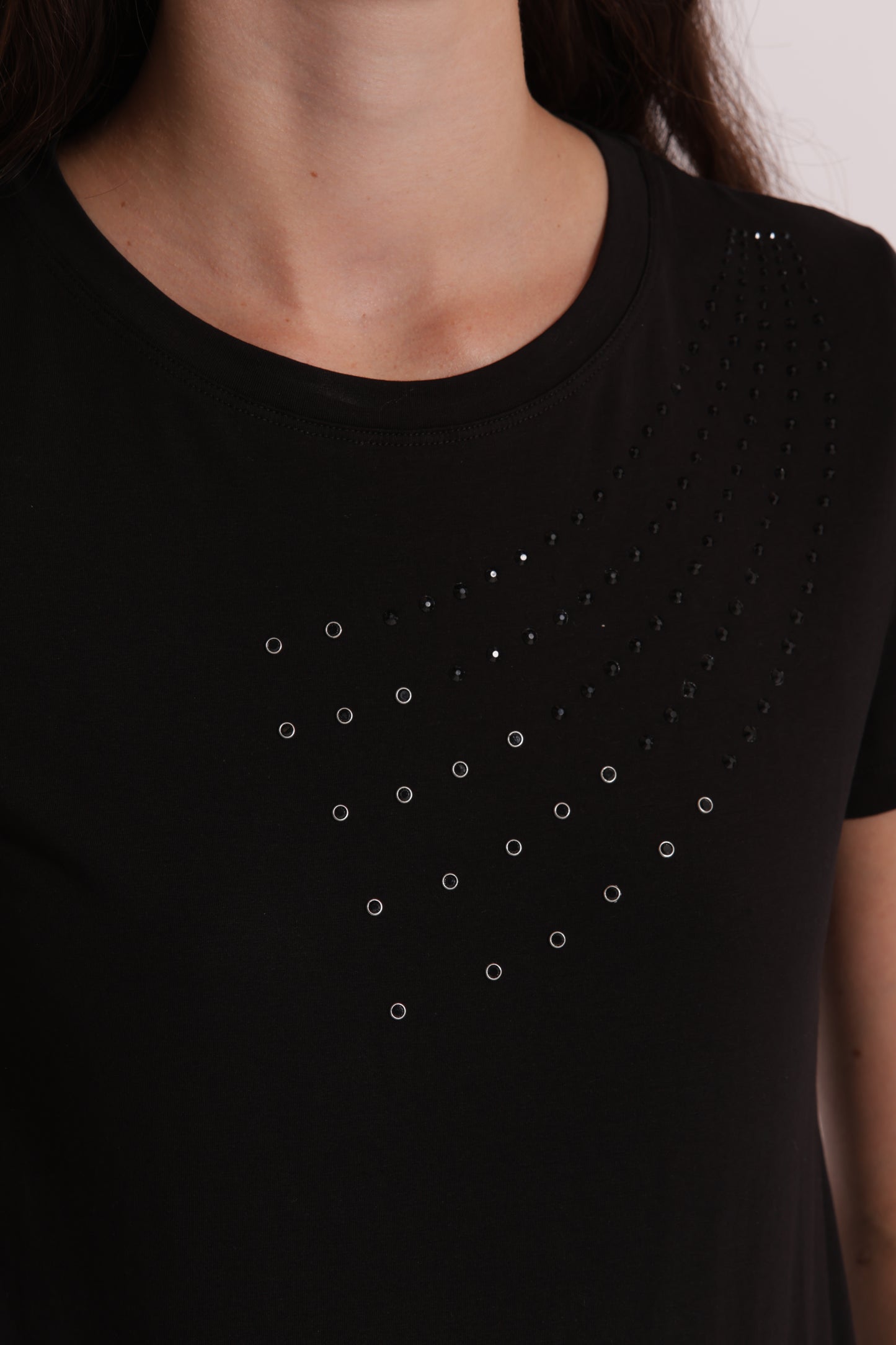 T-SHIRT MEZZE MANICHE CON BORCHIE FRONTALI