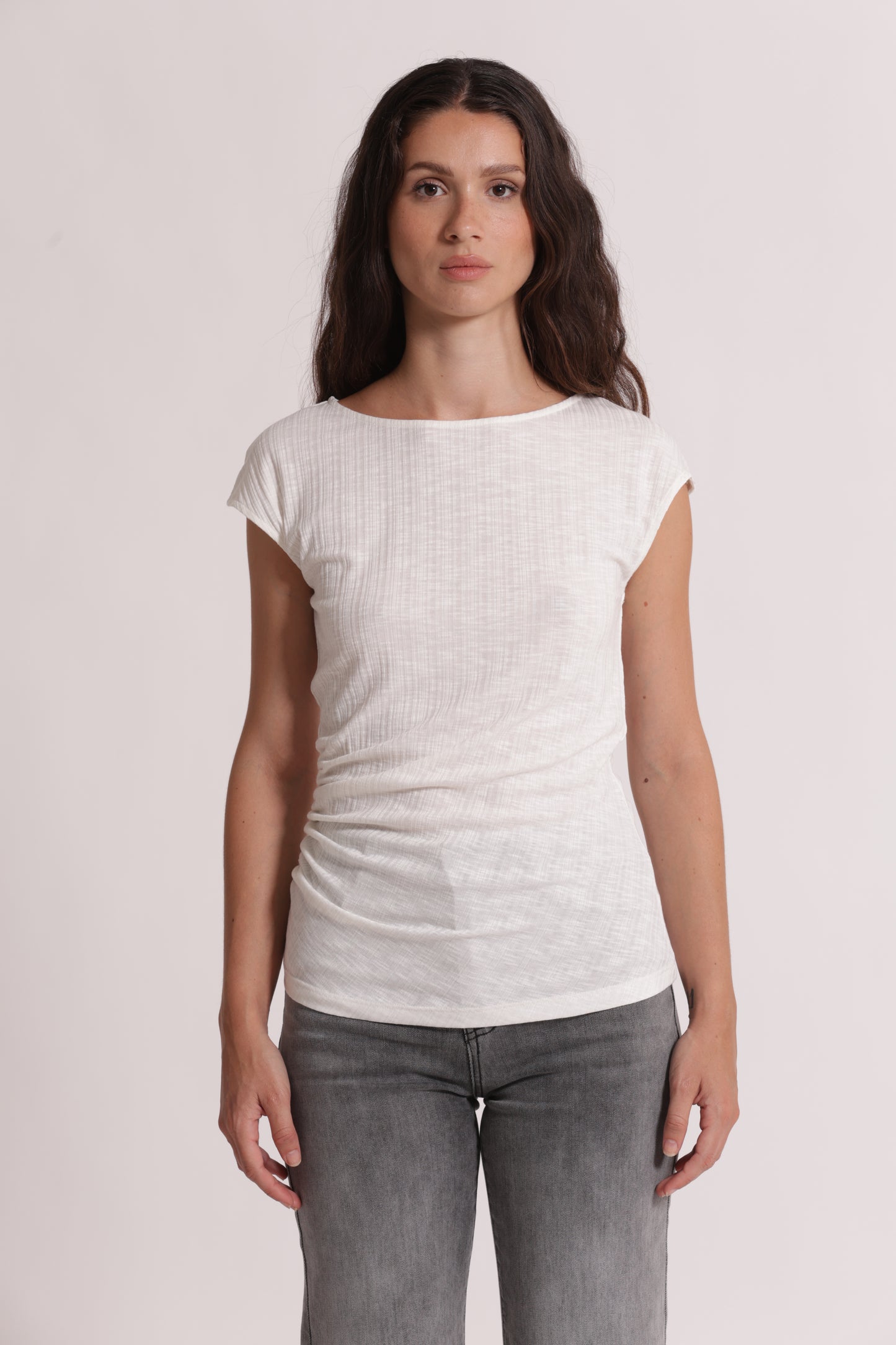 T-SHIRT CON ARRICCIO LATERALE
