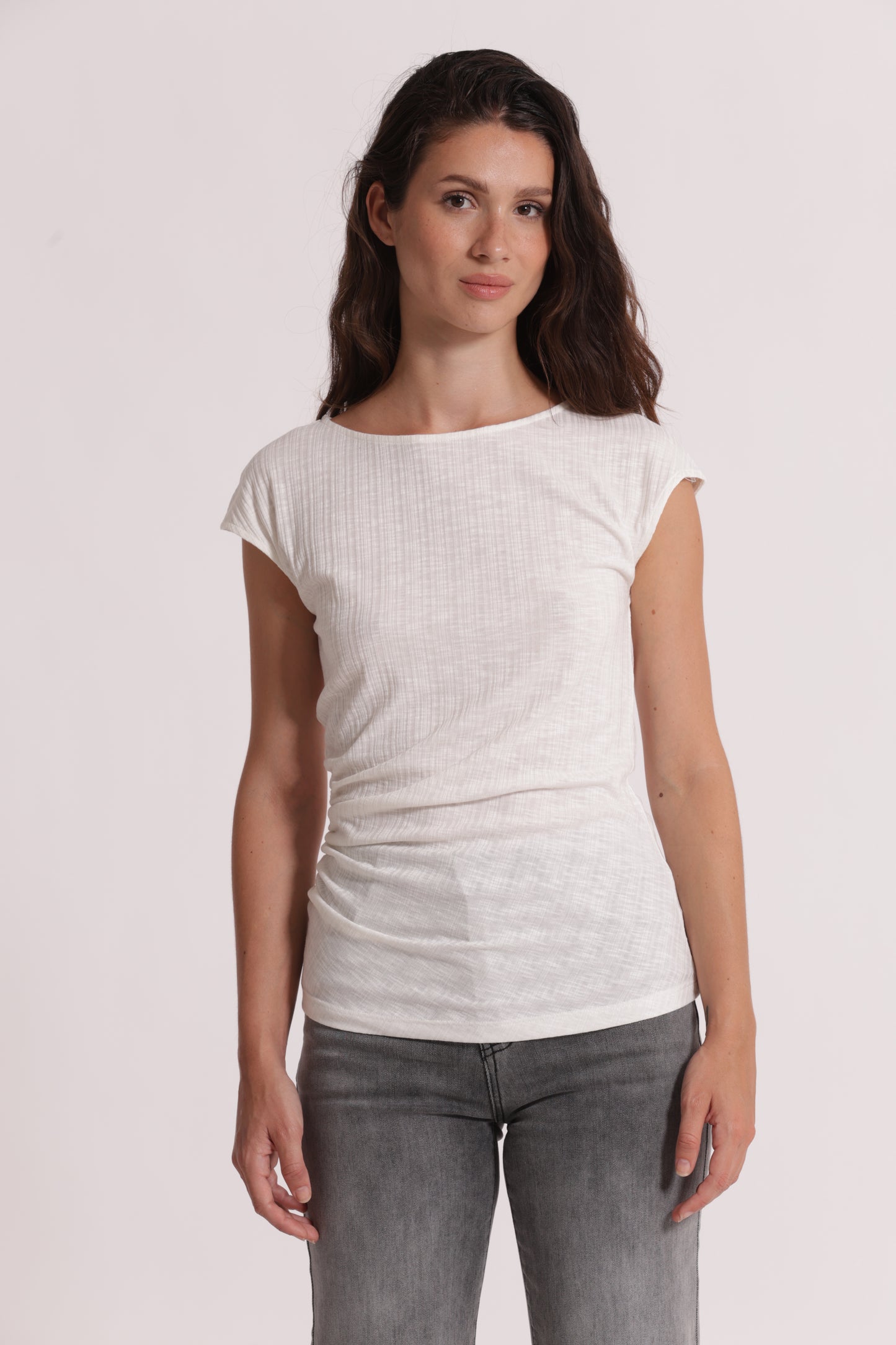 T-SHIRT CON ARRICCIO LATERALE