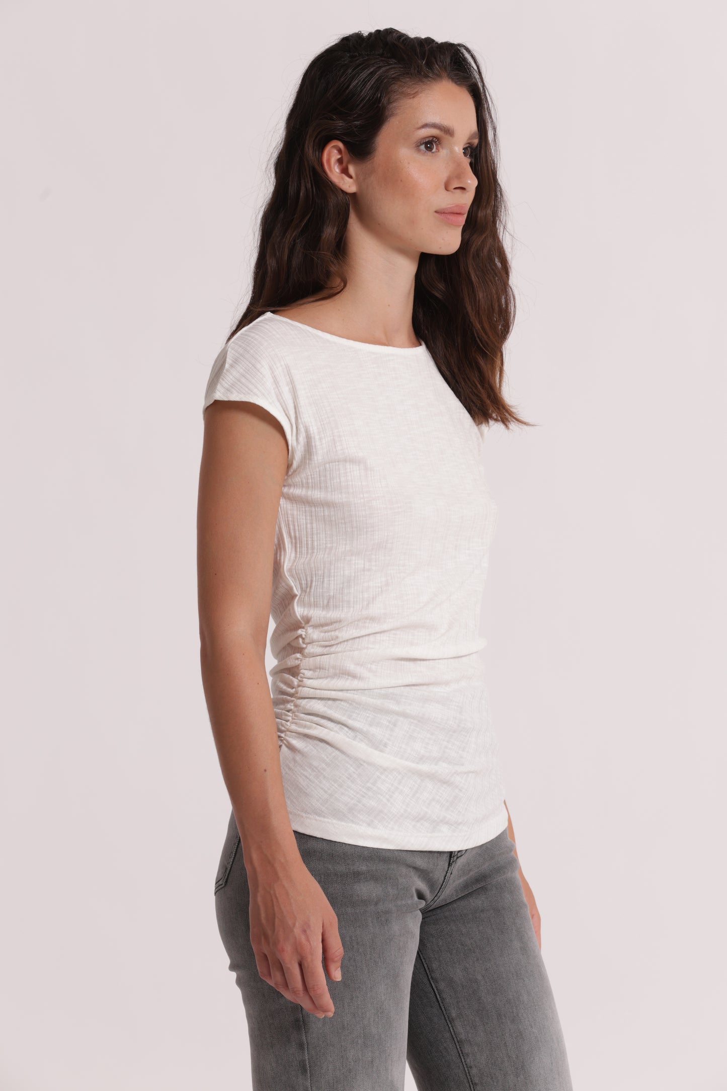 T-SHIRT CON ARRICCIO LATERALE