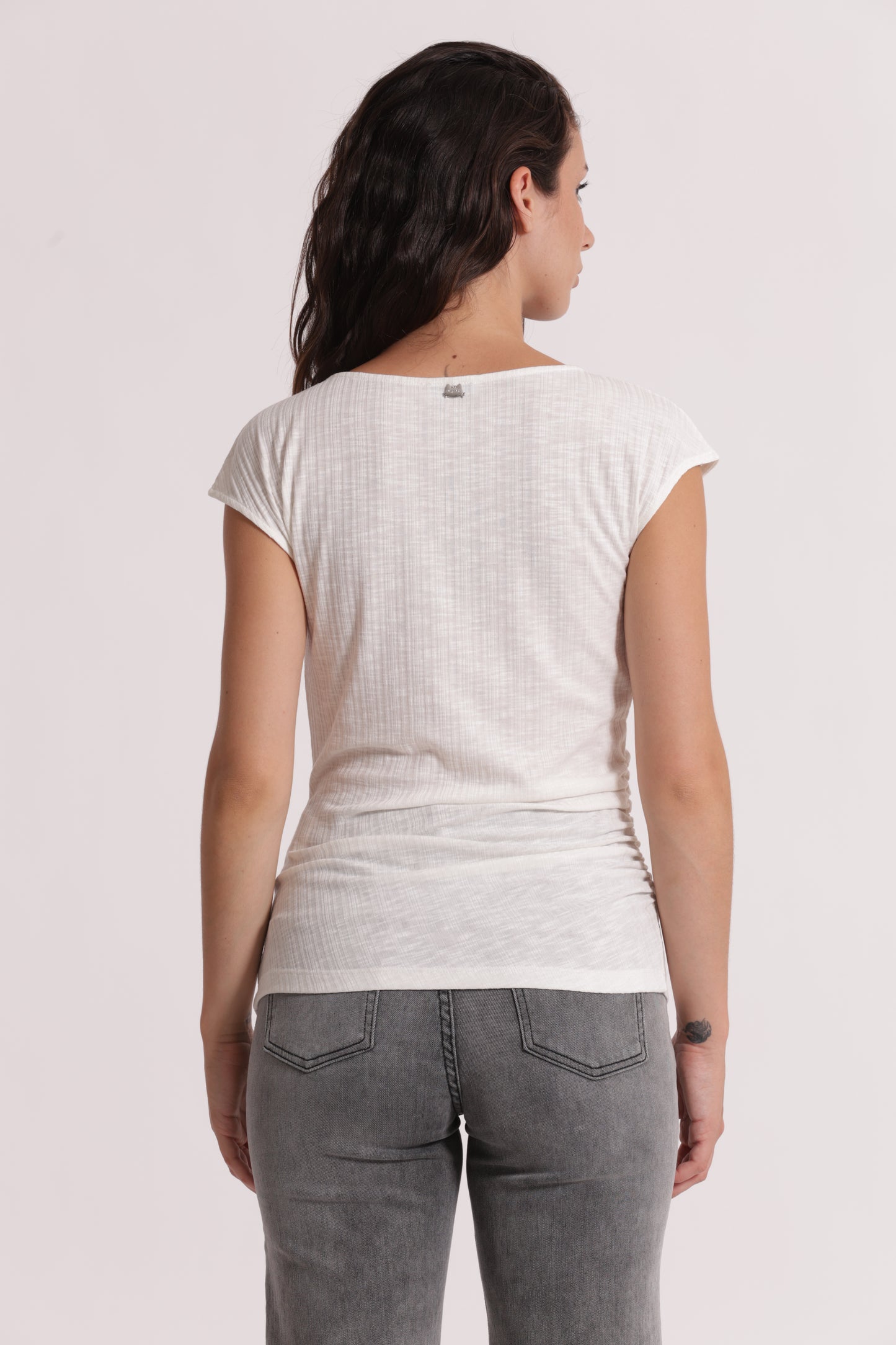 T-SHIRT CON ARRICCIO LATERALE