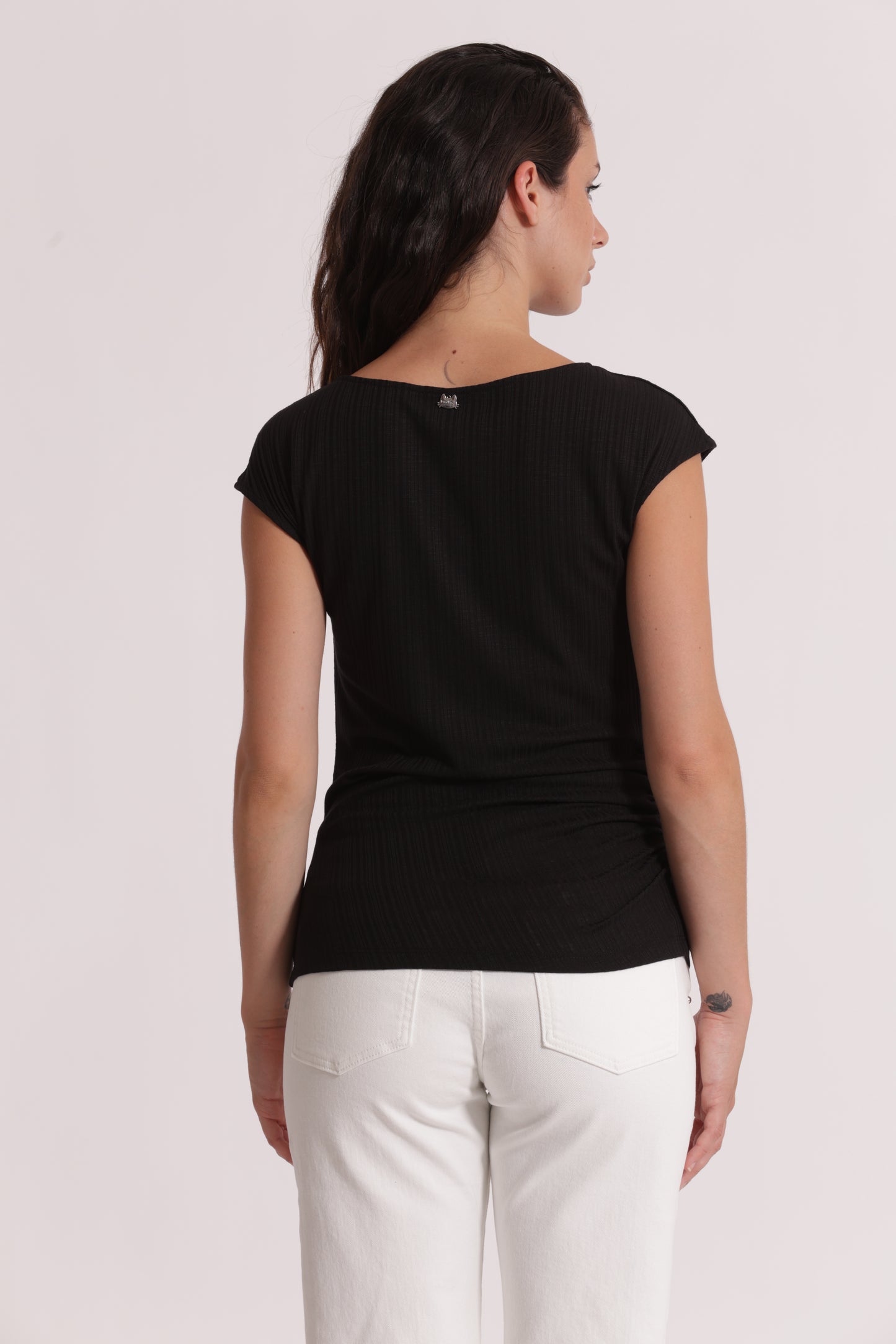 T-SHIRT CON ARRICCIO LATERALE