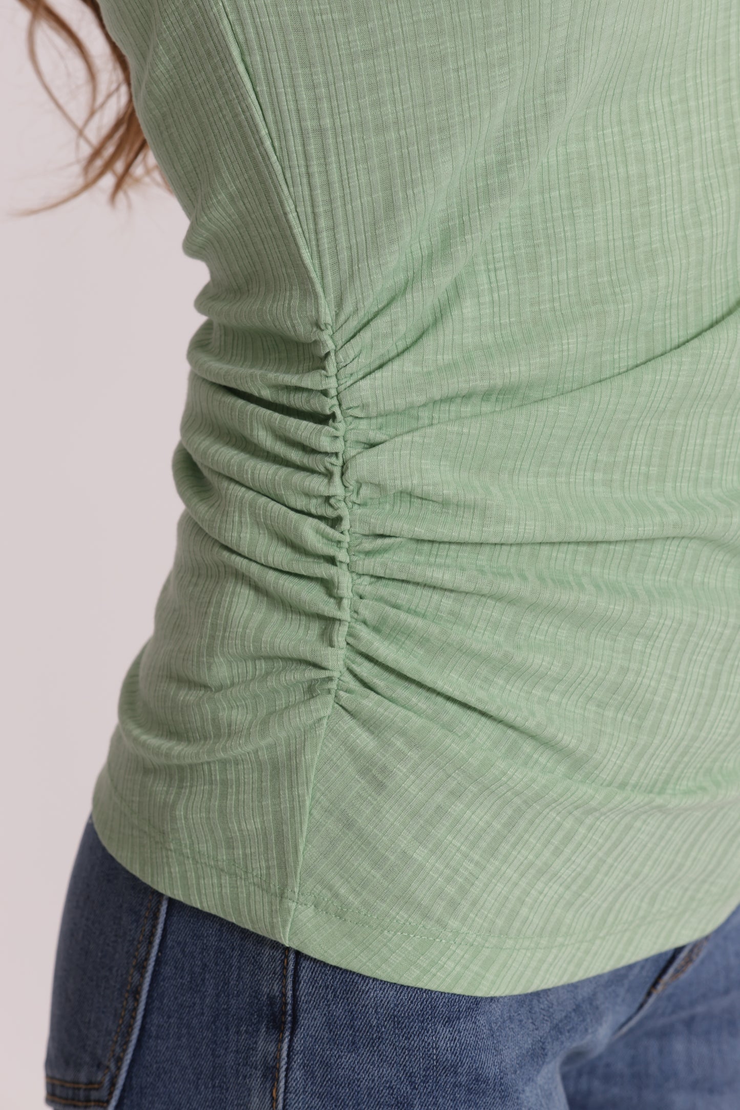 T-SHIRT CON ARRICCIO LATERALE
