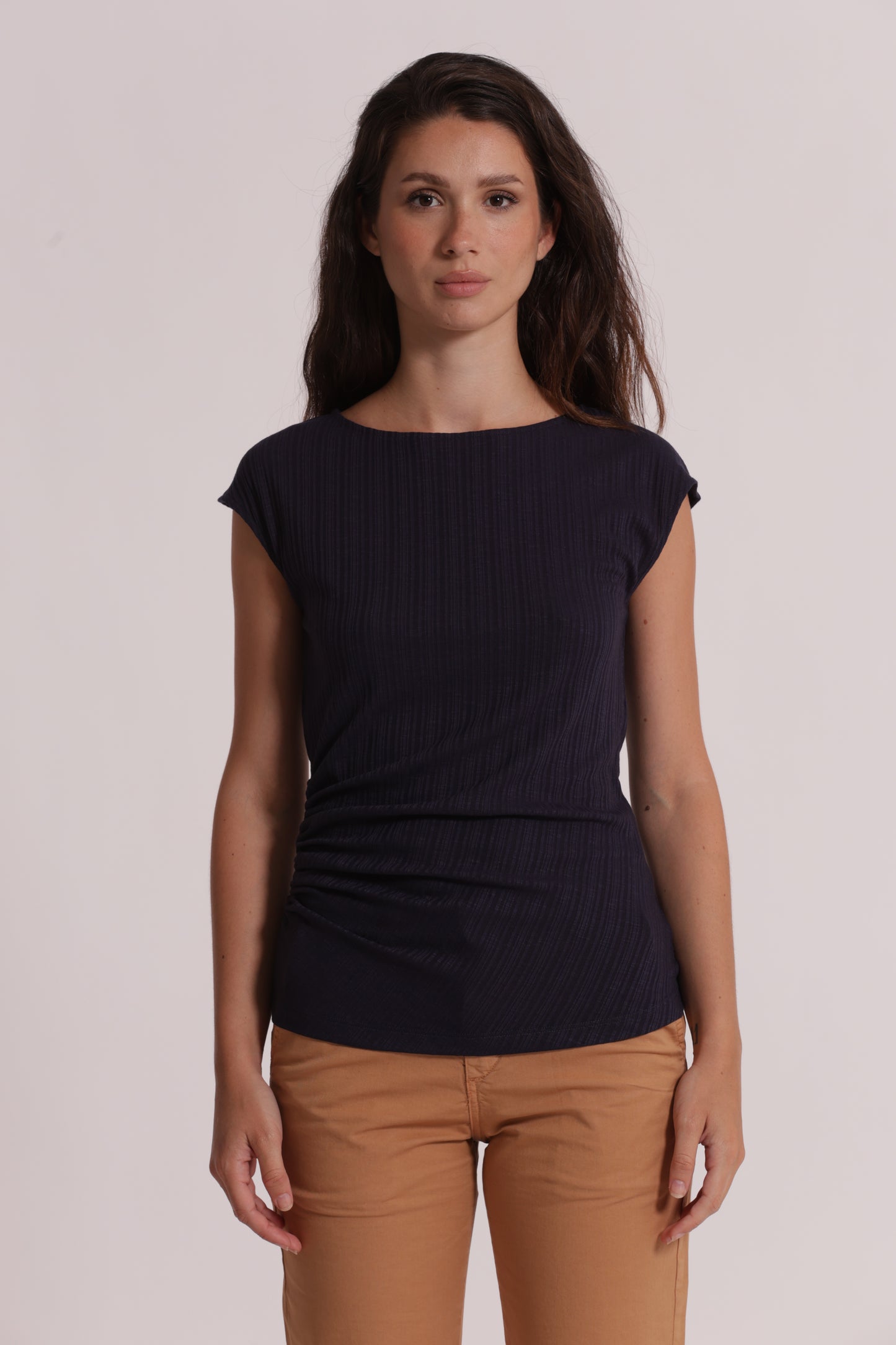T-SHIRT CON ARRICCIO LATERALE