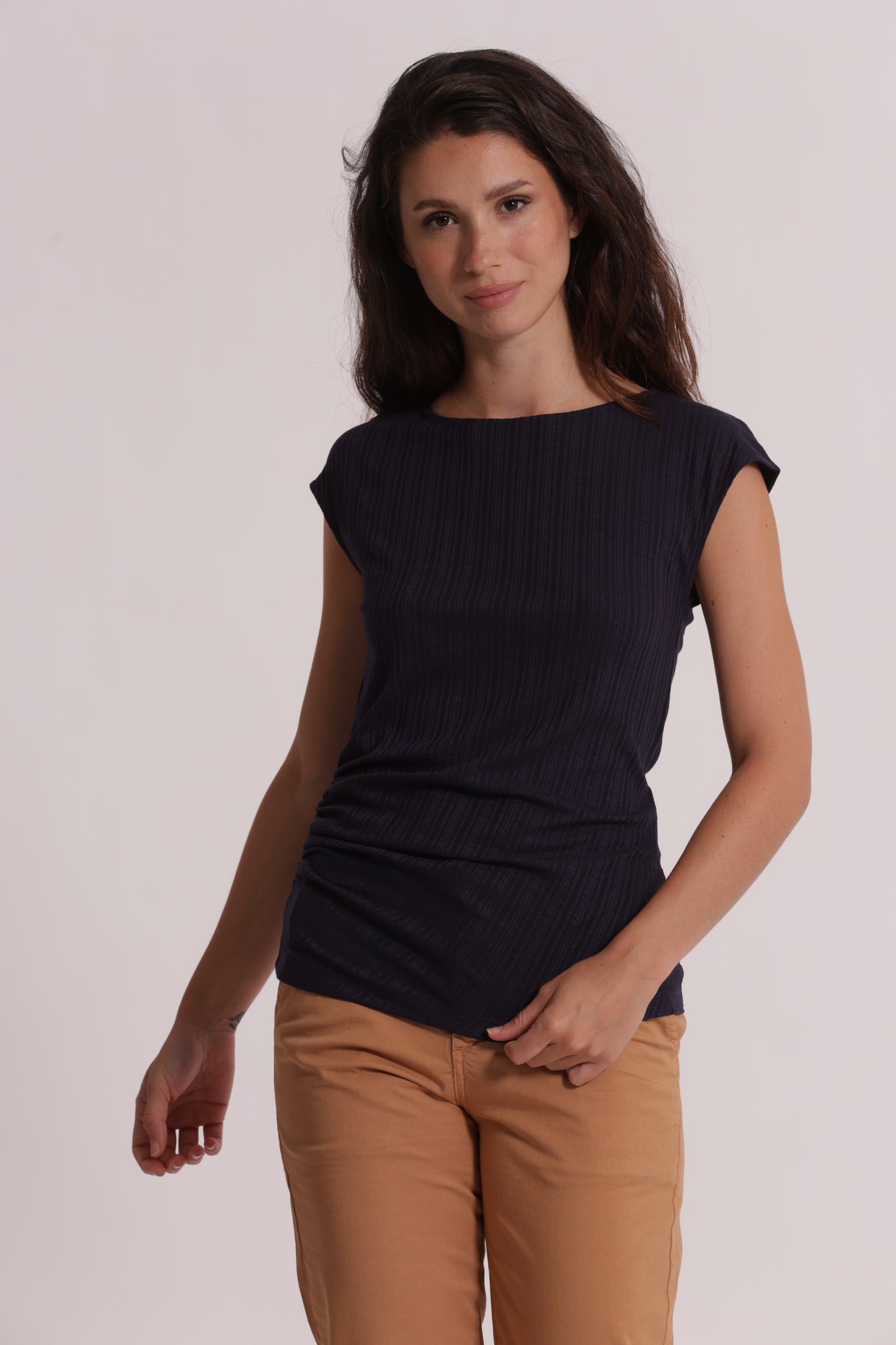 T-SHIRT CON ARRICCIO LATERALE