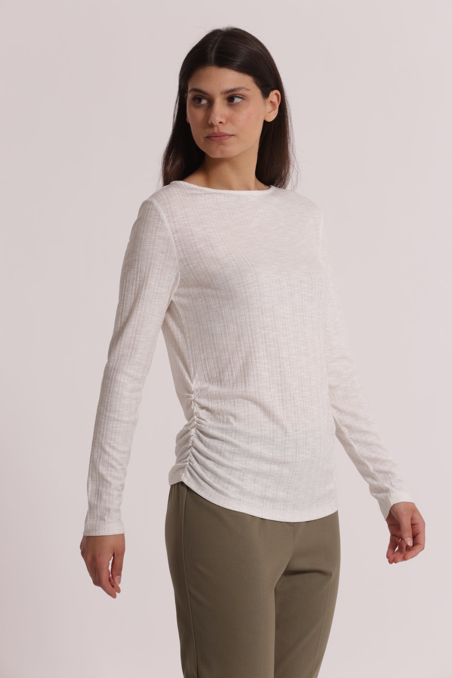T-SHIRT CON ARRICCIO LATERALE MANICHE LUNGHE