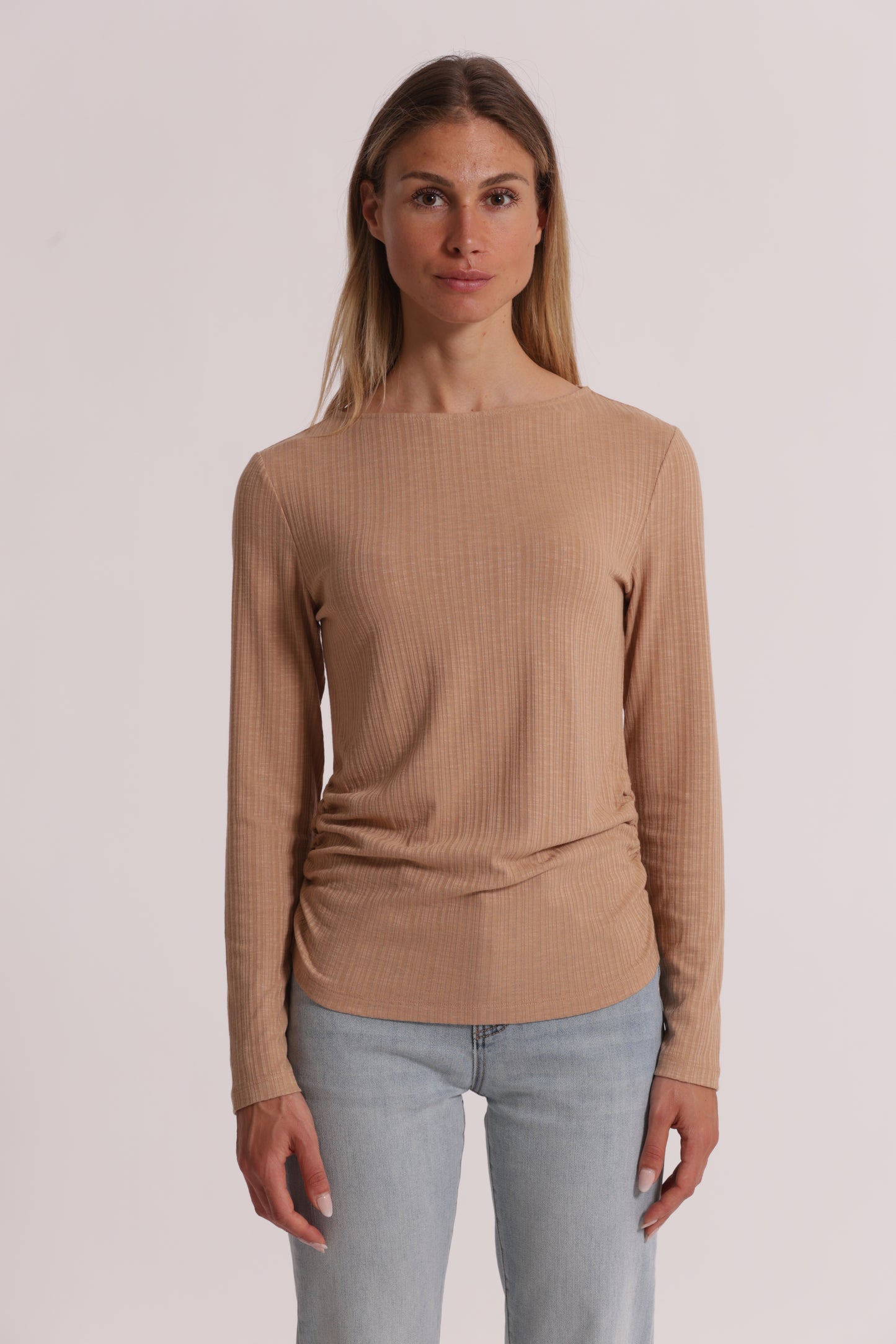 T-SHIRT CON ARRICCIO LATERALE MANICHE LUNGHE