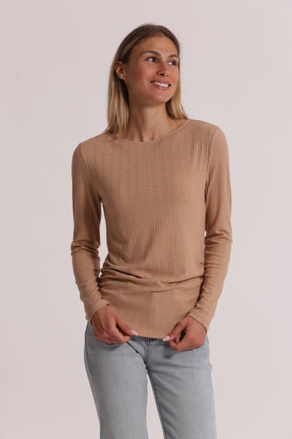 T-SHIRT CON ARRICCIO LATERALE MANICHE LUNGHE
