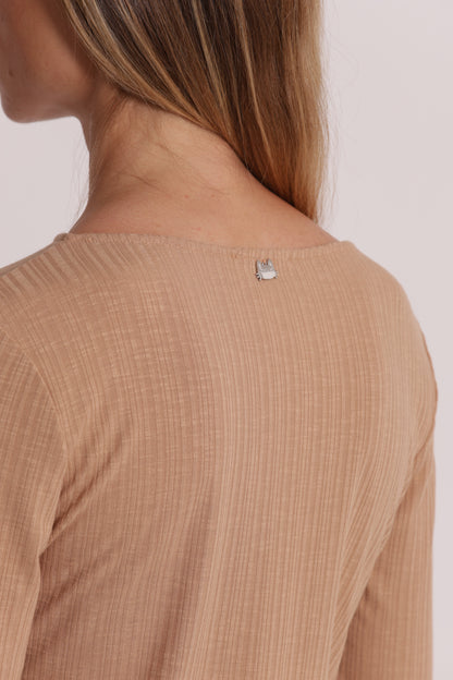 T-SHIRT CON ARRICCIO LATERALE MANICHE LUNGHE