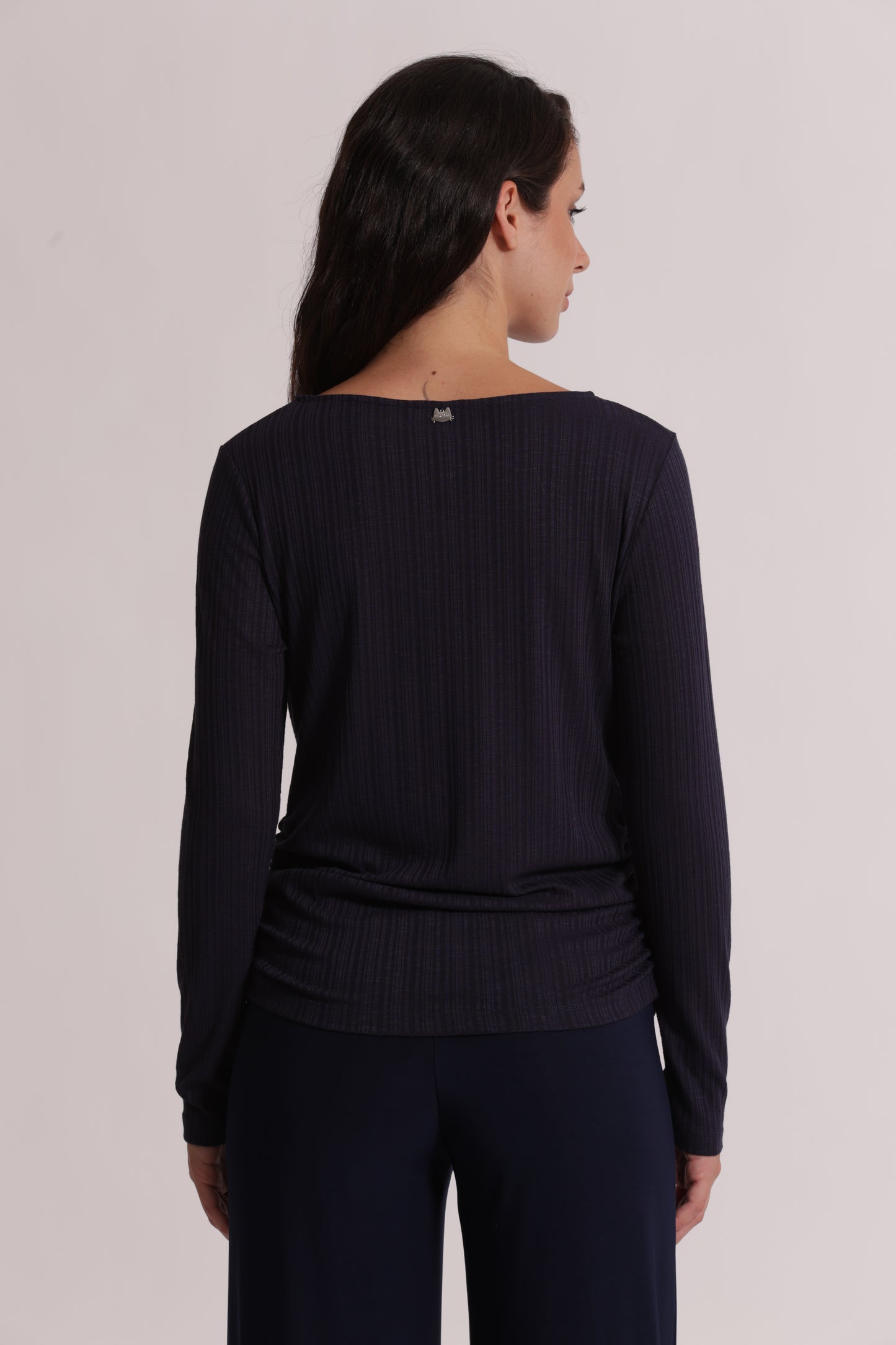 T-SHIRT CON ARRICCIO LATERALE MANICHE LUNGHE