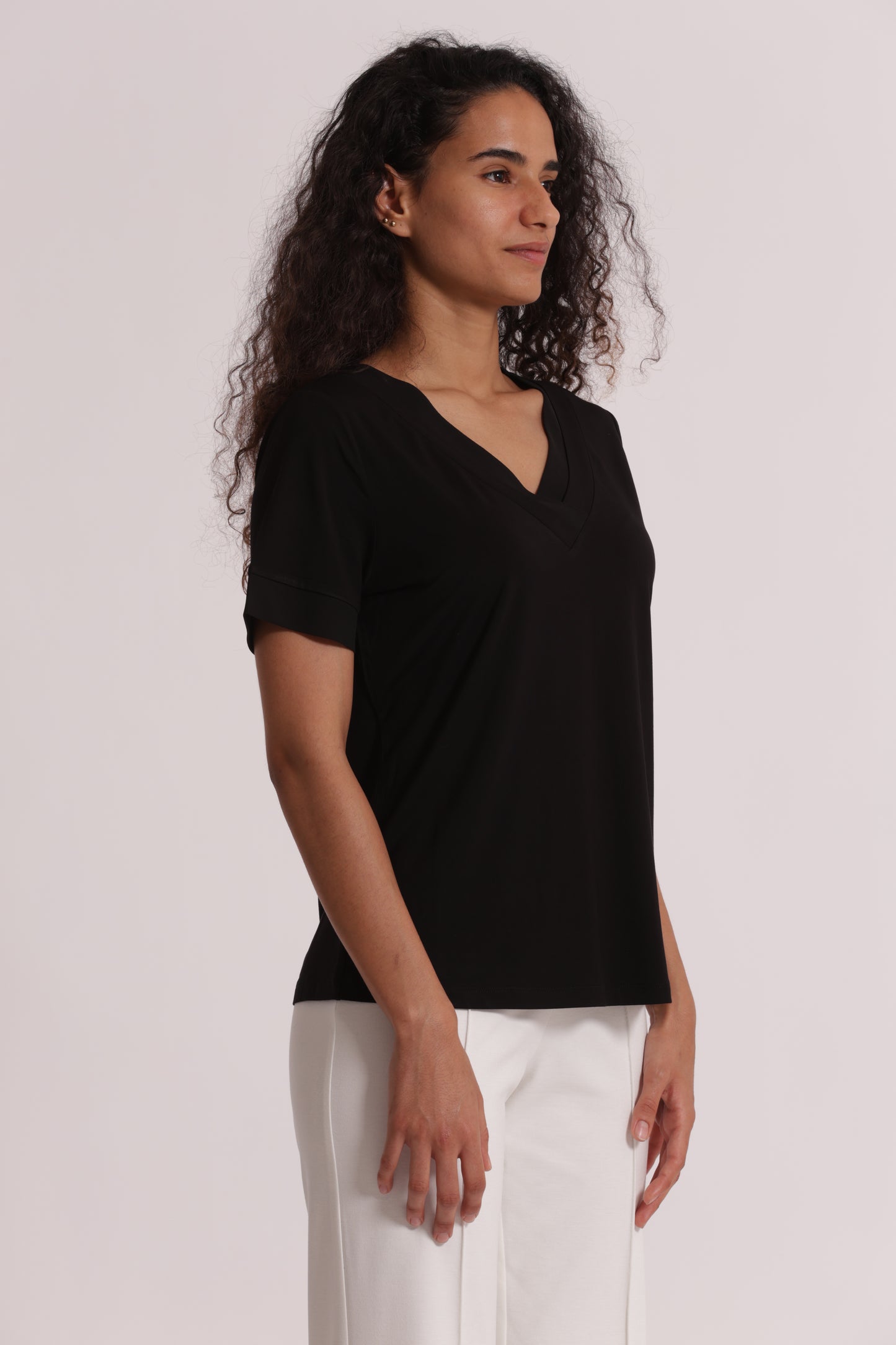 T-SHIRT SCOLLO A V CON DETTAGLI IN GEORGETTE