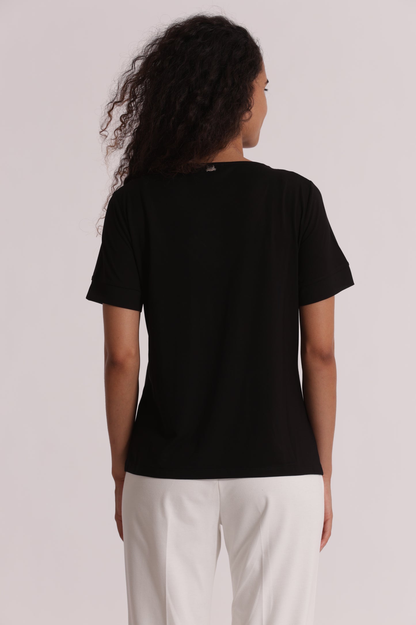 T-SHIRT SCOLLO A V CON DETTAGLI IN GEORGETTE
