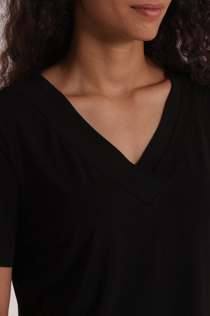 T-SHIRT SCOLLO A V CON DETTAGLI IN GEORGETTE