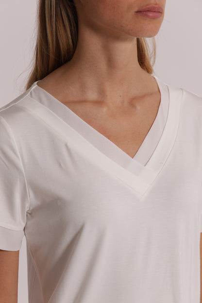 T-SHIRT SCOLLO A V CON DETTAGLI IN GEORGETTE