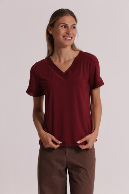 T-SHIRT SCOLLO A V CON DETTAGLI IN GEORGETTE