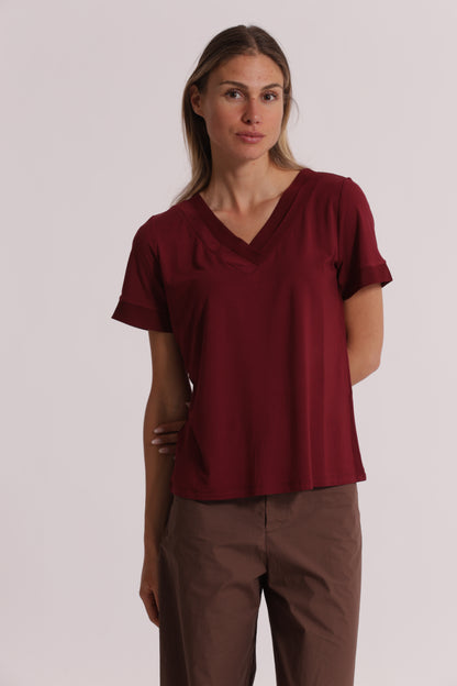 T-SHIRT SCOLLO A V CON DETTAGLI IN GEORGETTE