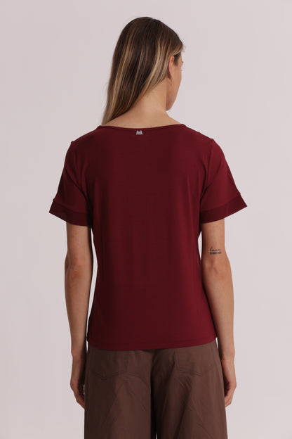 T-SHIRT SCOLLO A V CON DETTAGLI IN GEORGETTE
