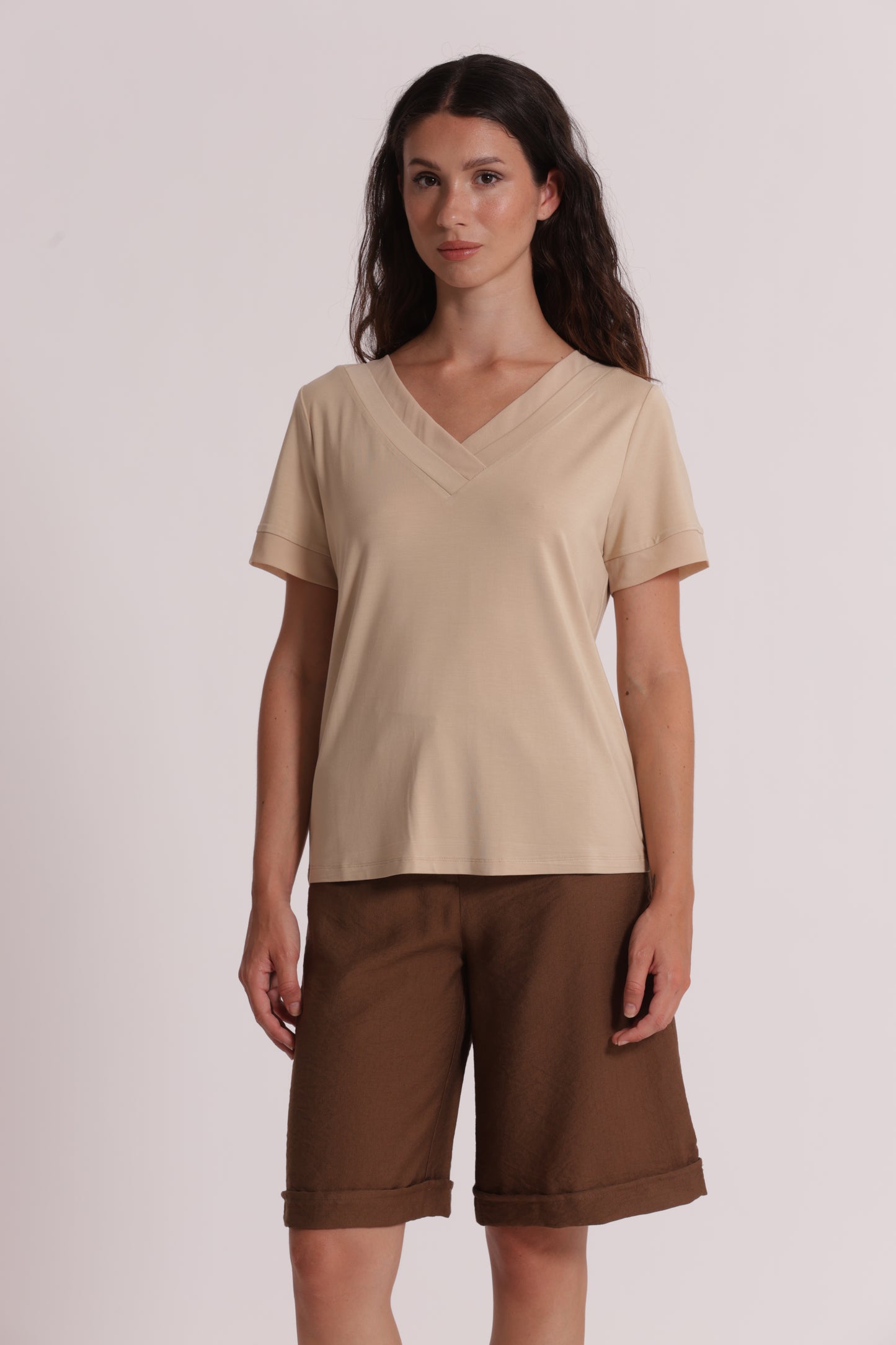 T-SHIRT SCOLLO A V CON DETTAGLI IN GEORGETTE
