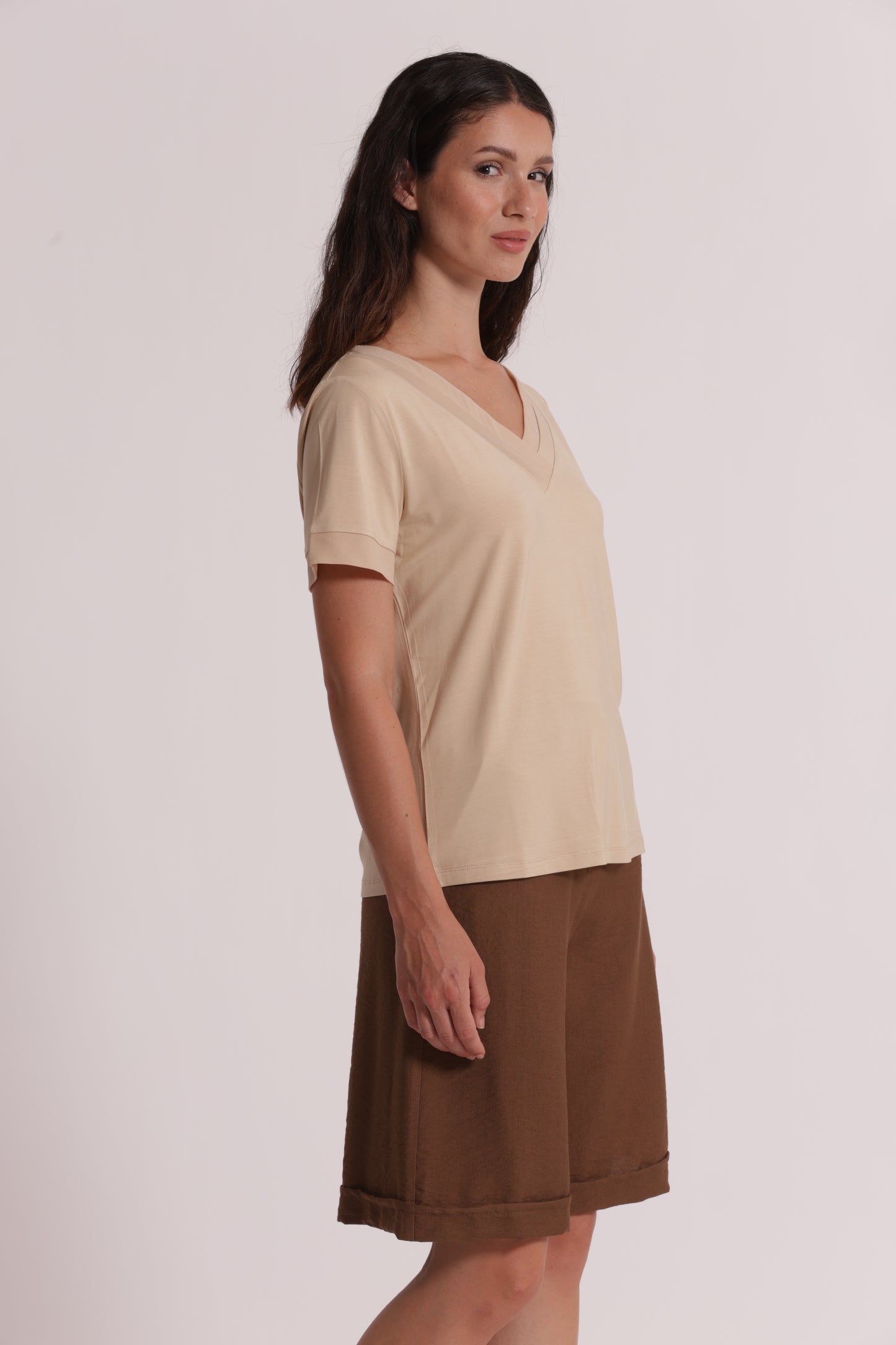 T-SHIRT SCOLLO A V CON DETTAGLI IN GEORGETTE