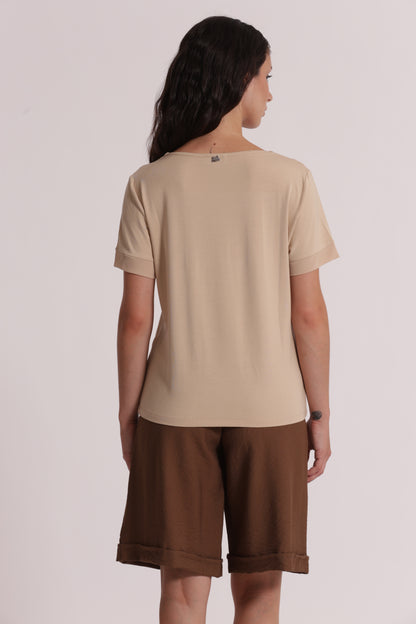 T-SHIRT SCOLLO A V CON DETTAGLI IN GEORGETTE