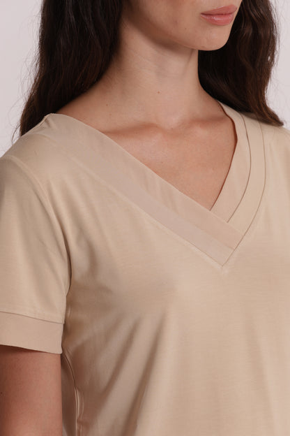 T-SHIRT SCOLLO A V CON DETTAGLI IN GEORGETTE