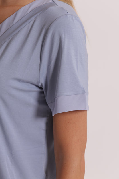 T-SHIRT SCOLLO A V CON DETTAGLI IN GEORGETTE