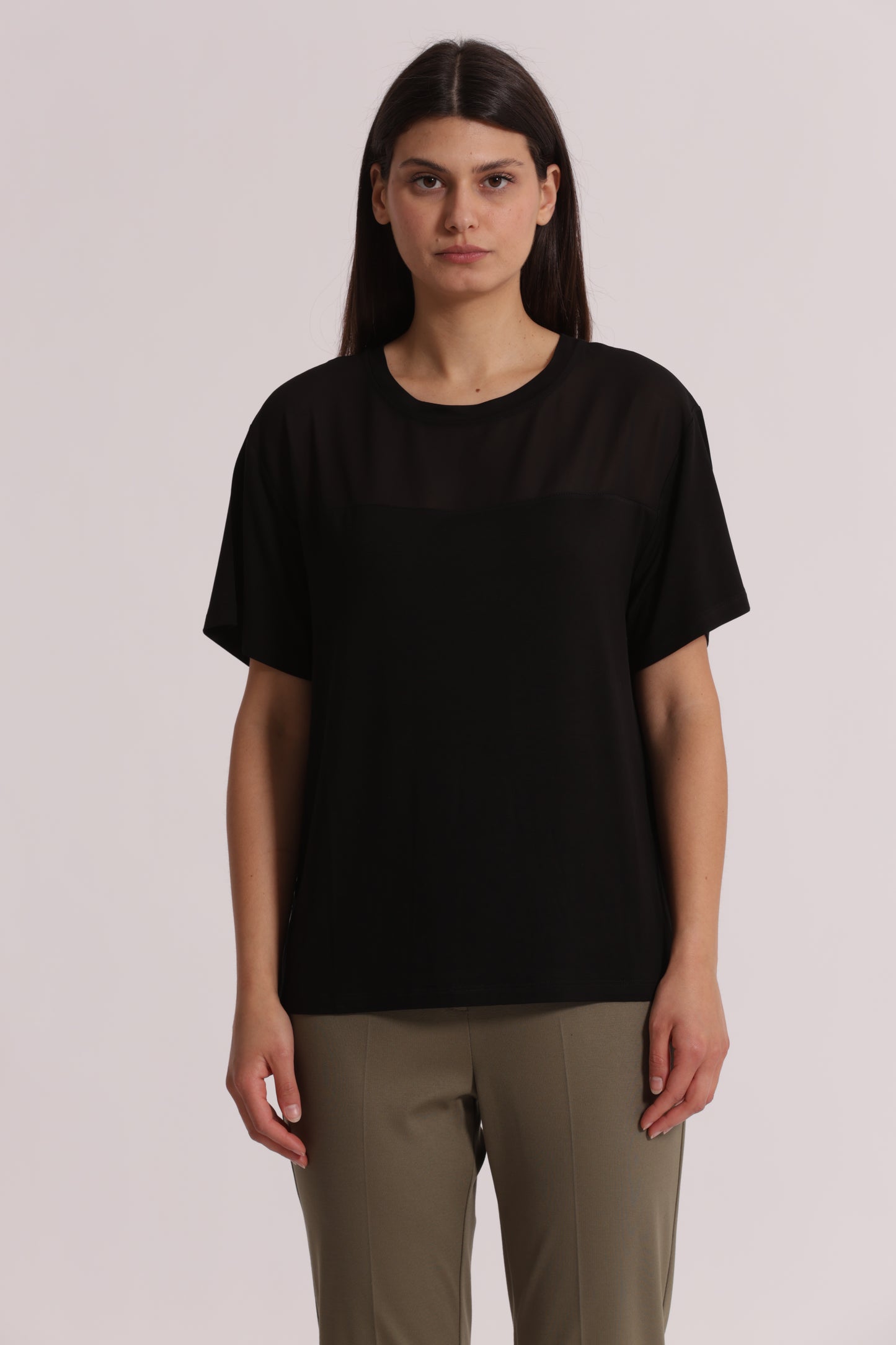 T-SHIRT SCOLLO TONDO CON DETTAGLI IN GEORGETTE