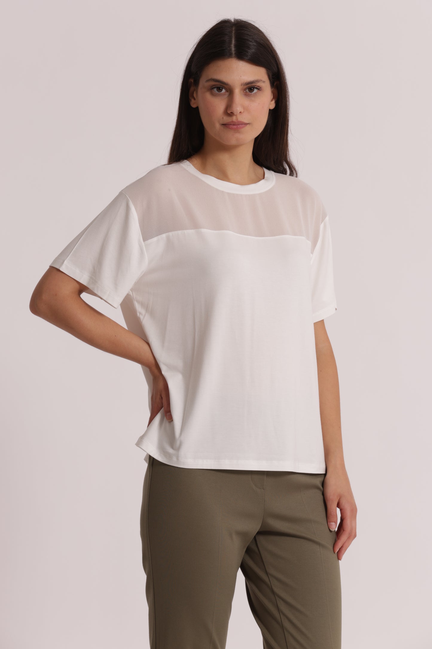 T-SHIRT SCOLLO TONDO CON DETTAGLI IN GEORGETTE