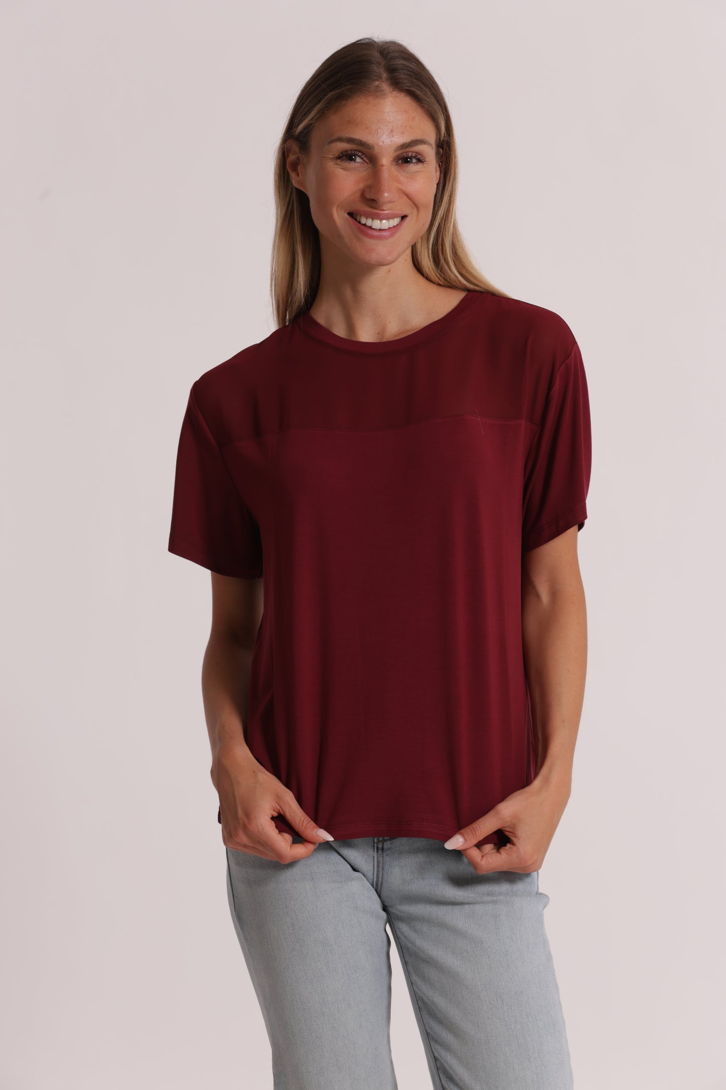 T-SHIRT SCOLLO TONDO CON DETTAGLI IN GEORGETTE