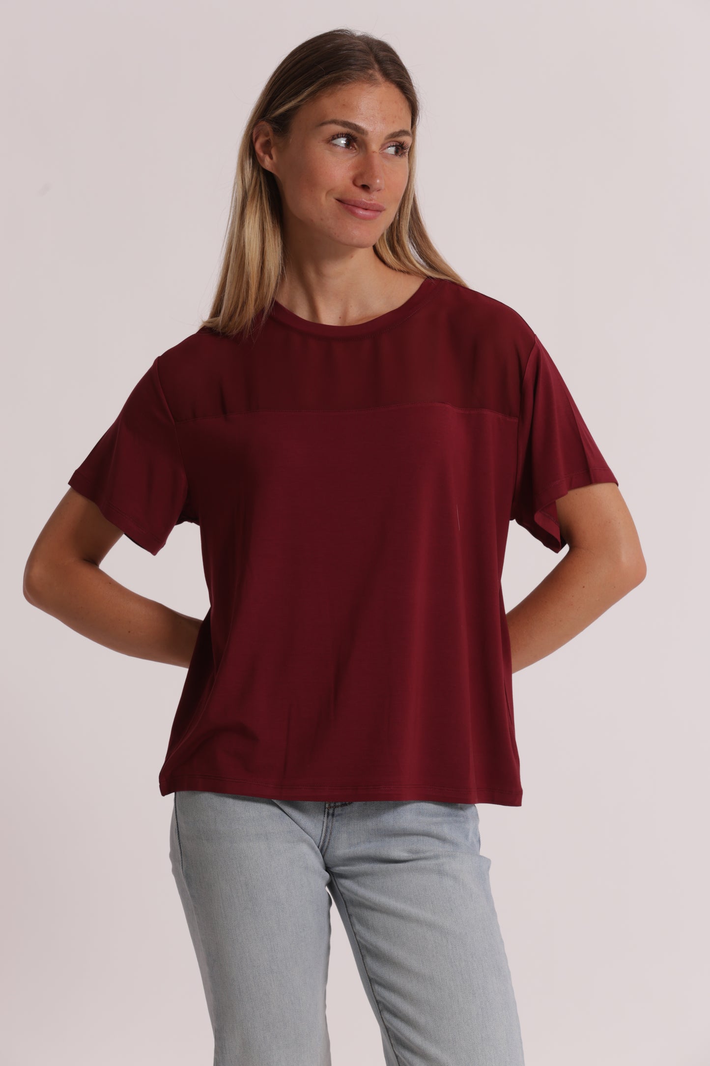 T-SHIRT SCOLLO TONDO CON DETTAGLI IN GEORGETTE