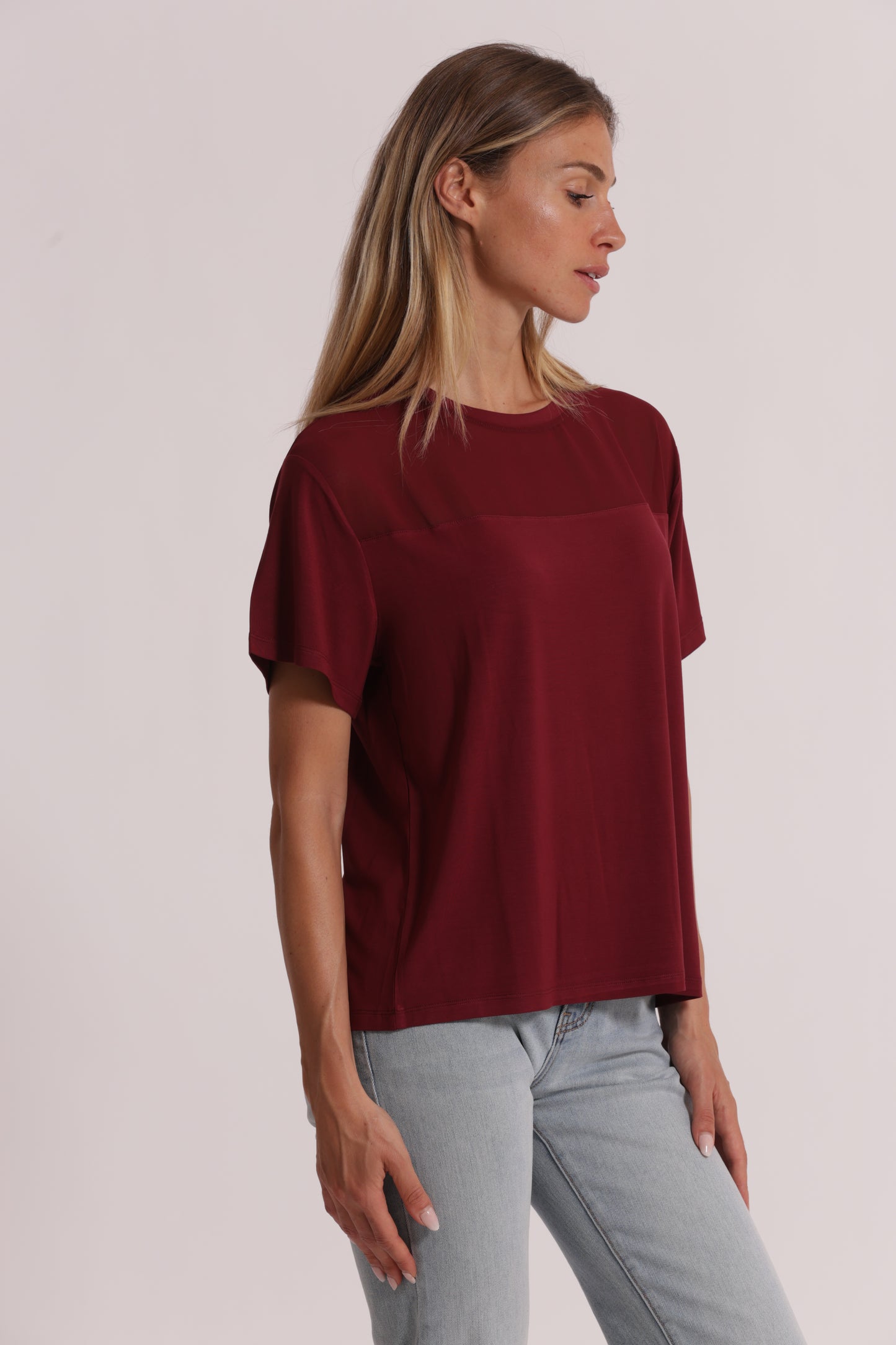T-SHIRT SCOLLO TONDO CON DETTAGLI IN GEORGETTE