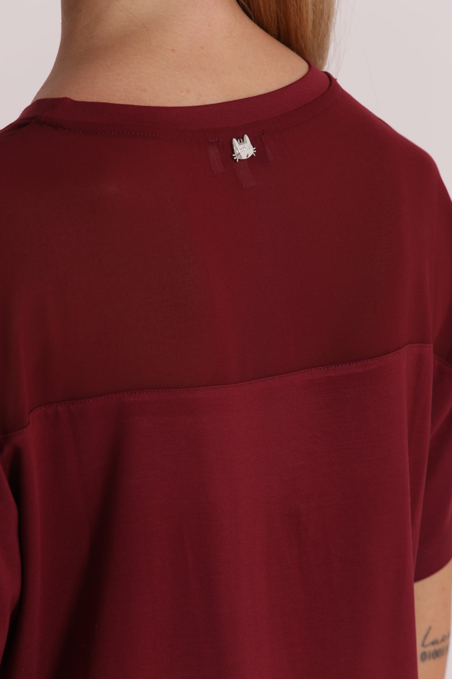 T-SHIRT SCOLLO TONDO CON DETTAGLI IN GEORGETTE