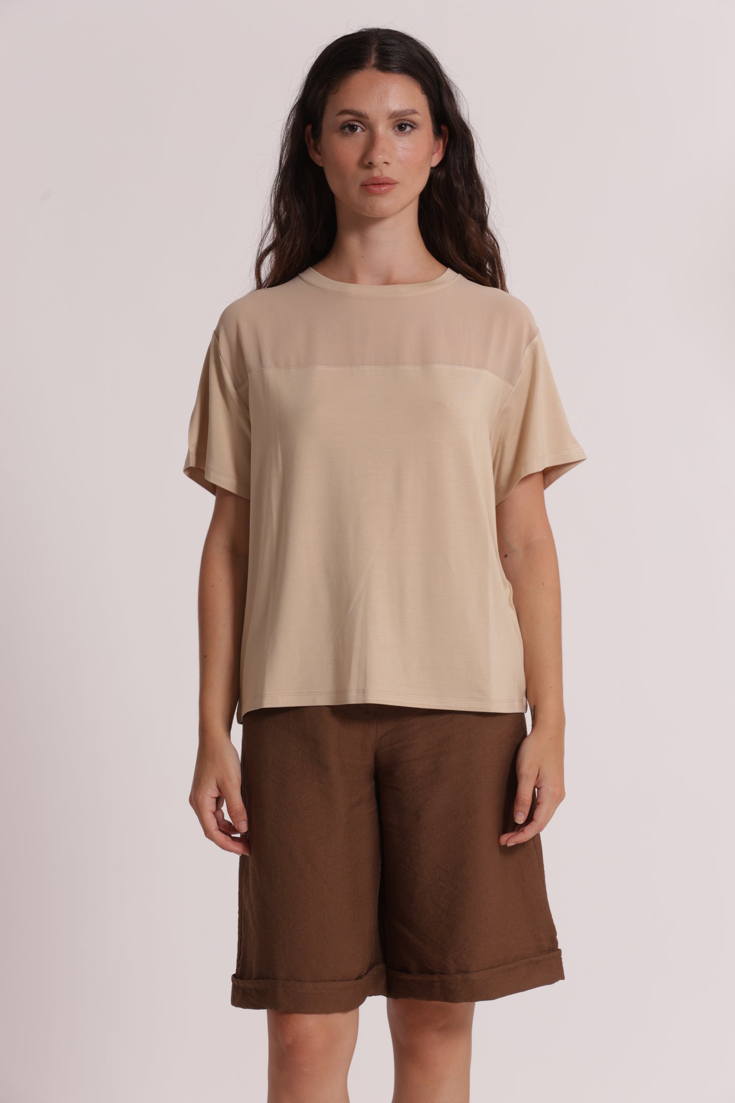 T-SHIRT SCOLLO TONDO CON DETTAGLI IN GEORGETTE