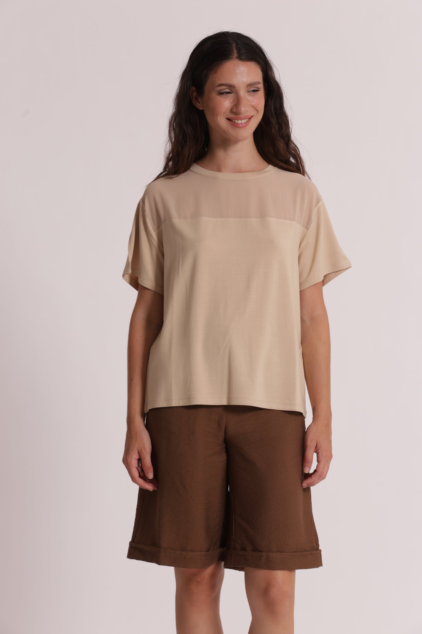 T-SHIRT SCOLLO TONDO CON DETTAGLI IN GEORGETTE