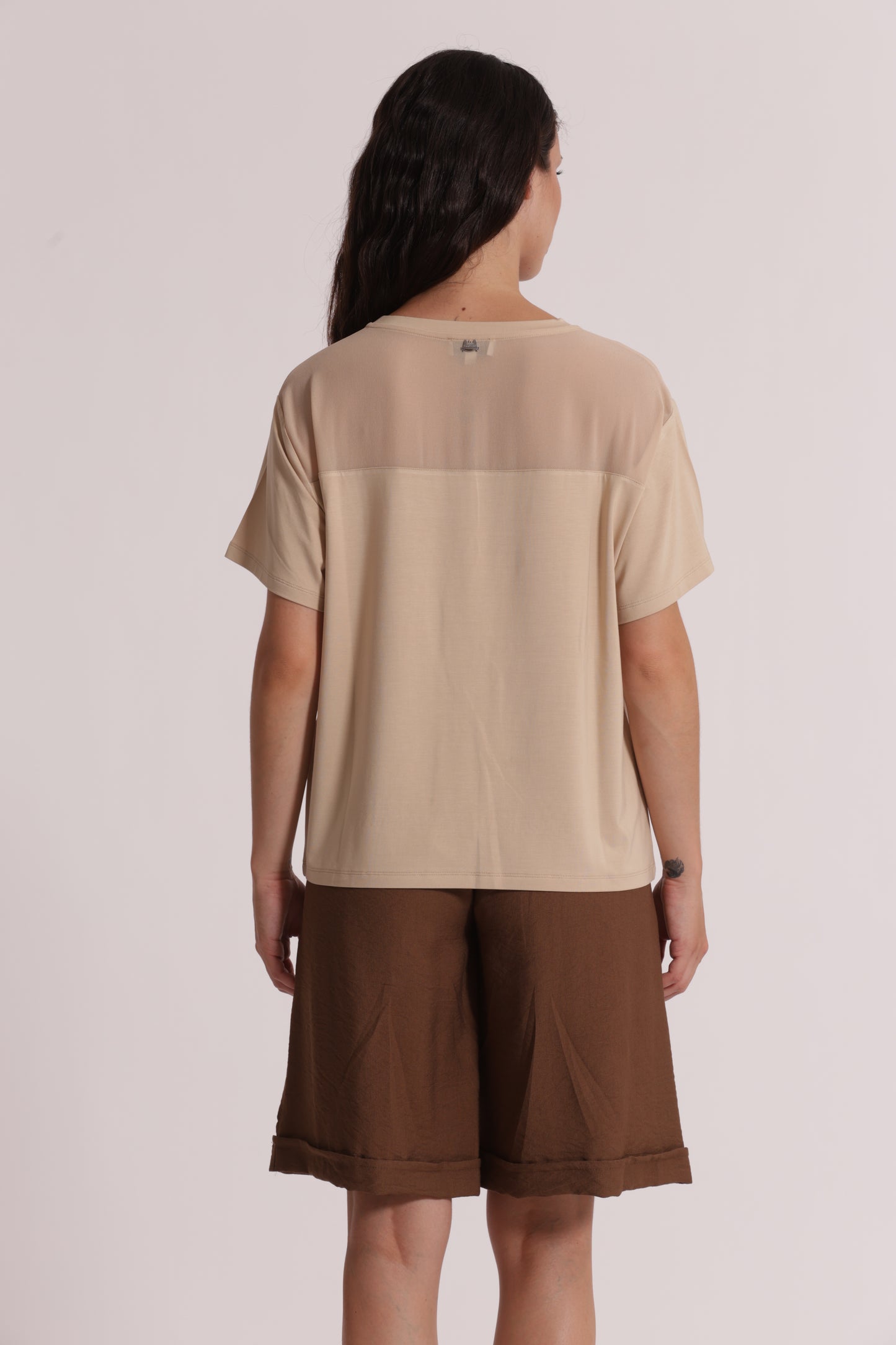 T-SHIRT SCOLLO TONDO CON DETTAGLI IN GEORGETTE