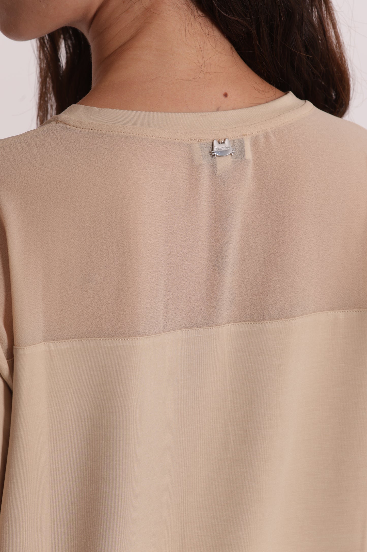 T-SHIRT SCOLLO TONDO CON DETTAGLI IN GEORGETTE