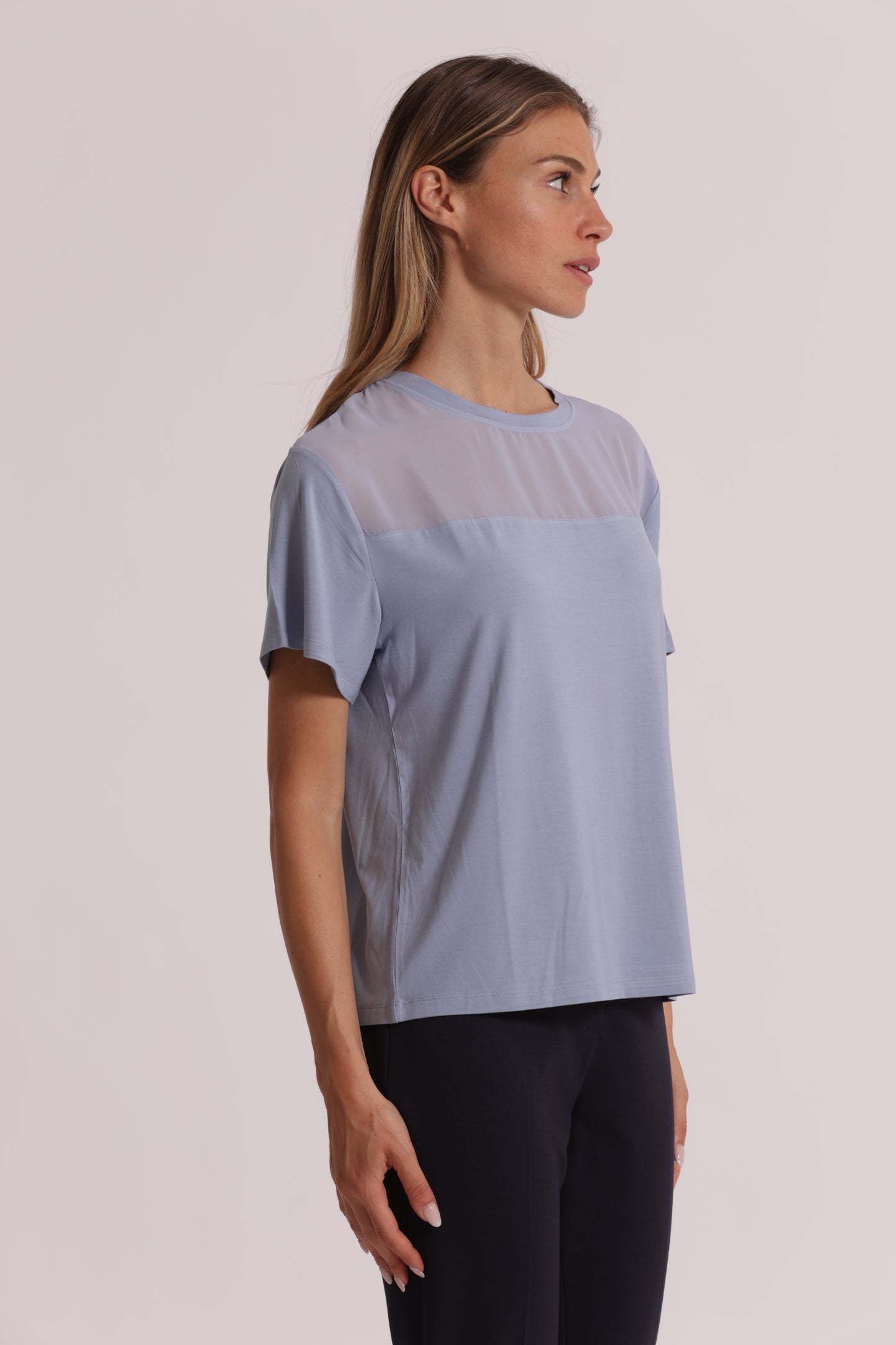T-SHIRT SCOLLO TONDO CON DETTAGLI IN GEORGETTE