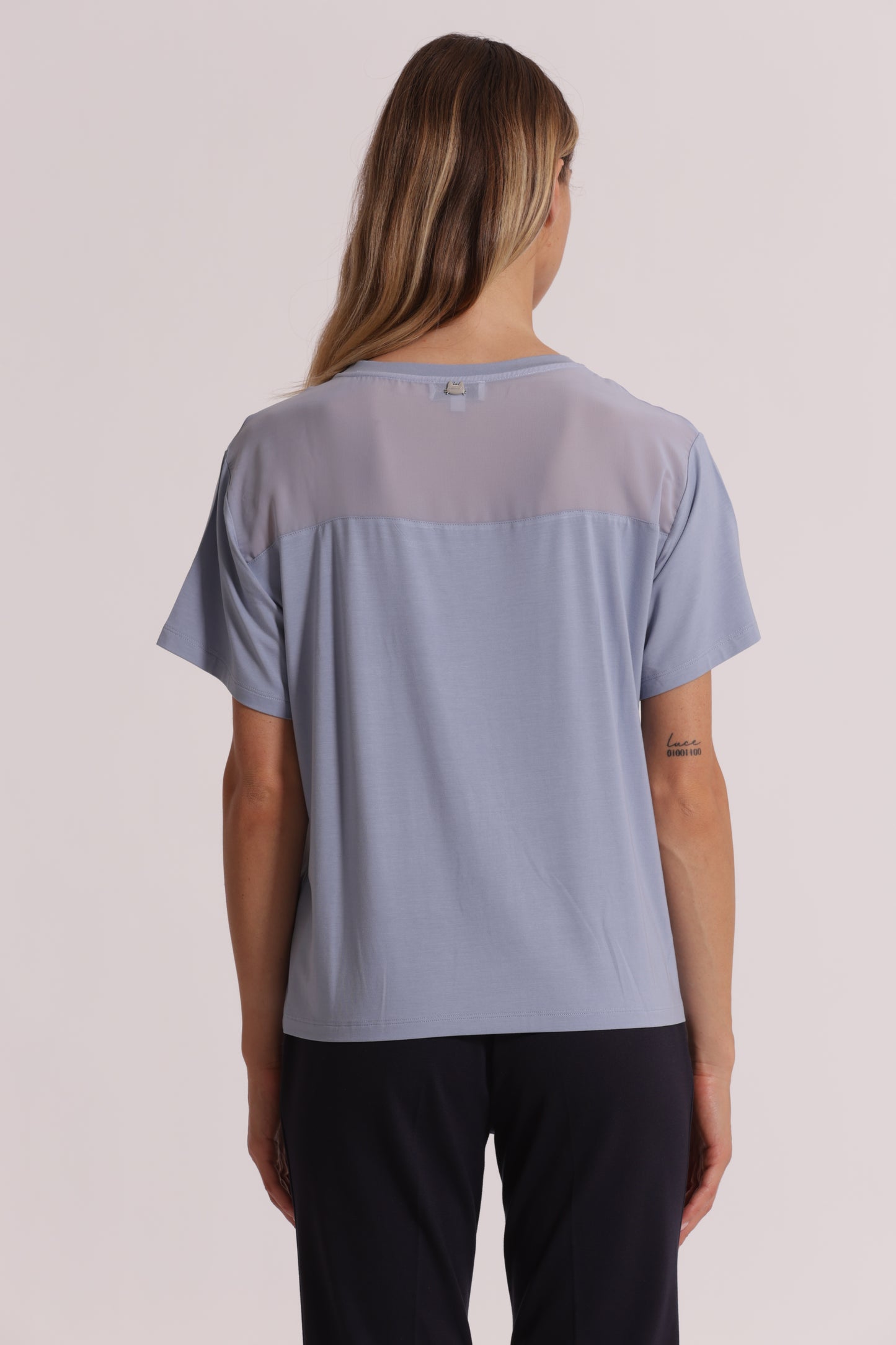T-SHIRT SCOLLO TONDO CON DETTAGLI IN GEORGETTE