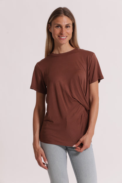 T-SHIRT MEZZE MANICHE CON ARRICCIO LATERALE