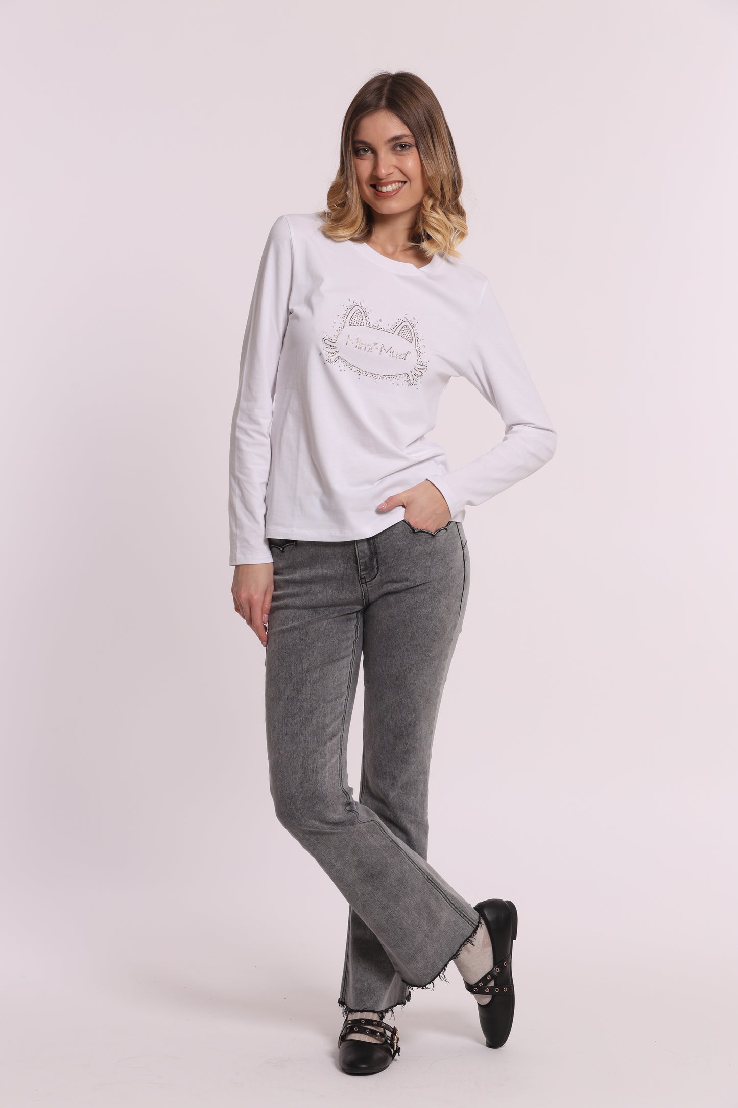 T-SHIRT A MANICHE LUNGHE CON GATTO STRASS