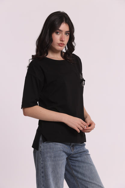 T-SHIRT CON TASCHINO E GATTO STRASS